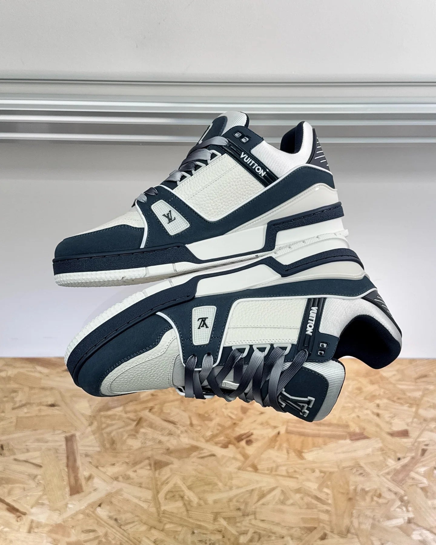 LV SNEAKER