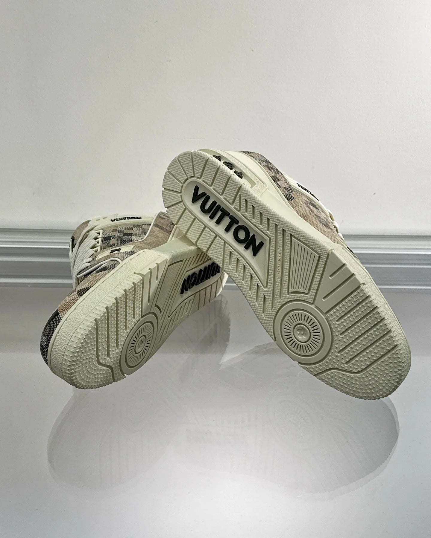 LV SNEAKER