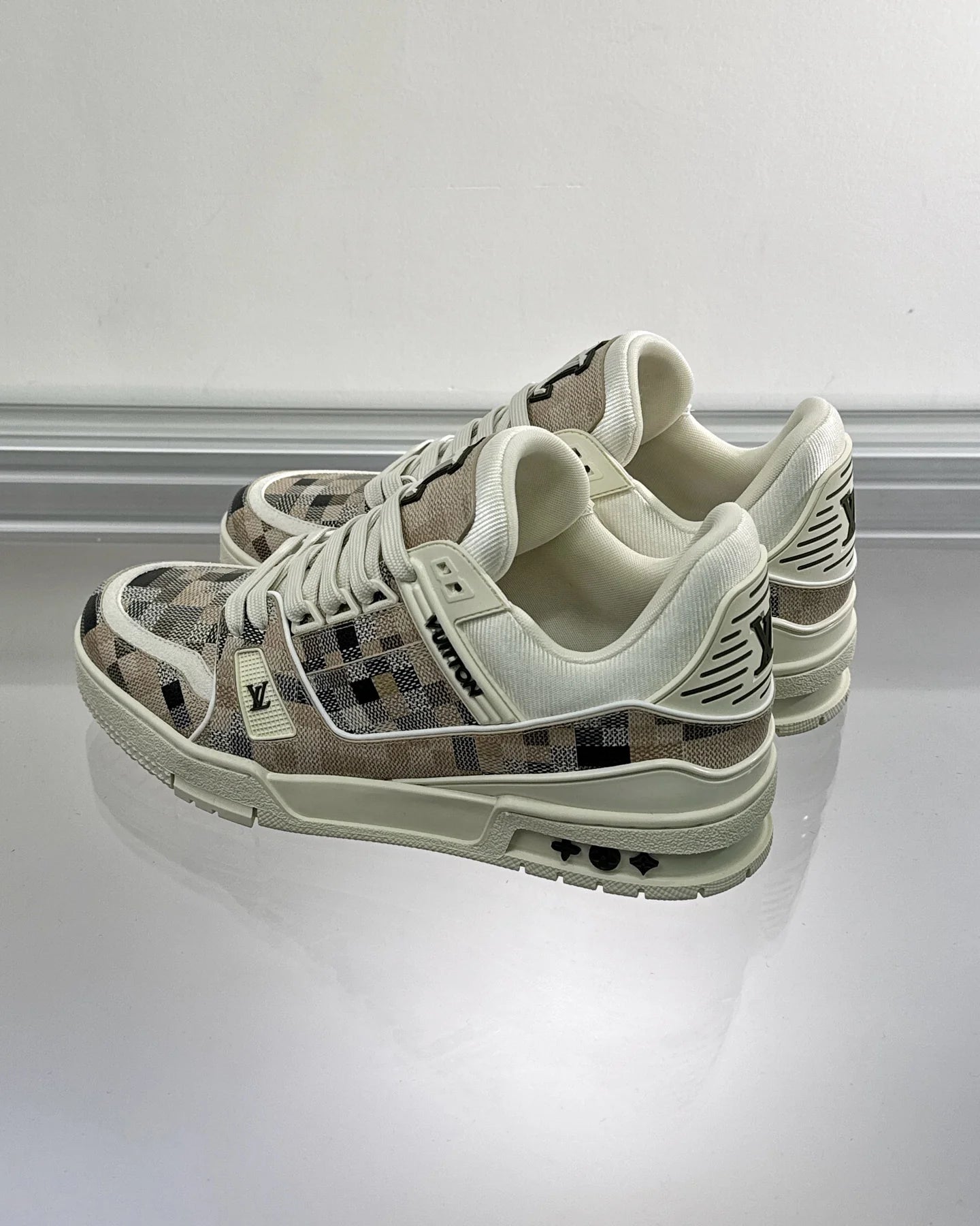 LV SNEAKER