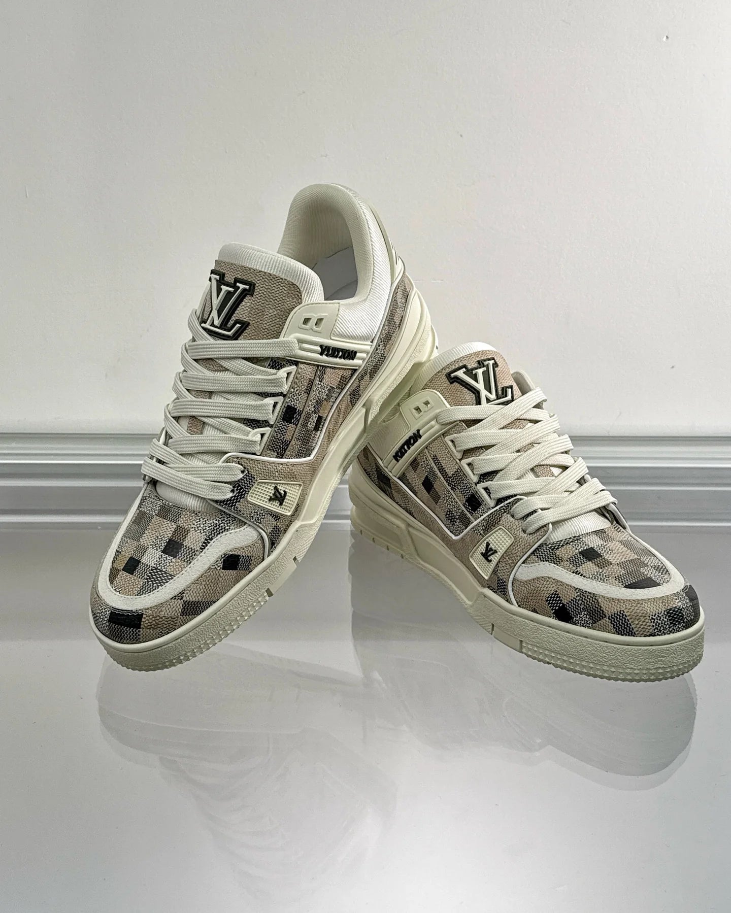 LV SNEAKER