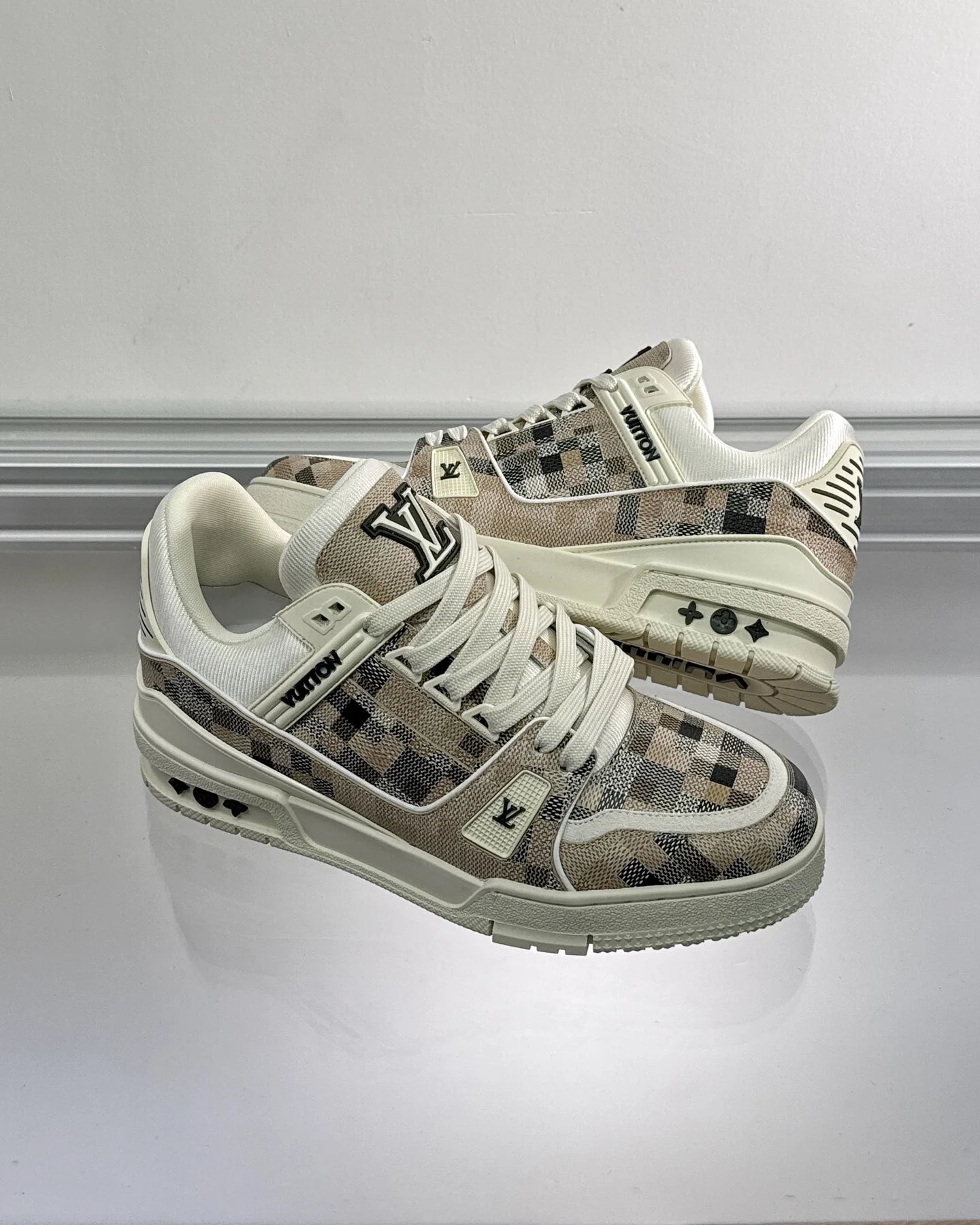 LV SNEAKER