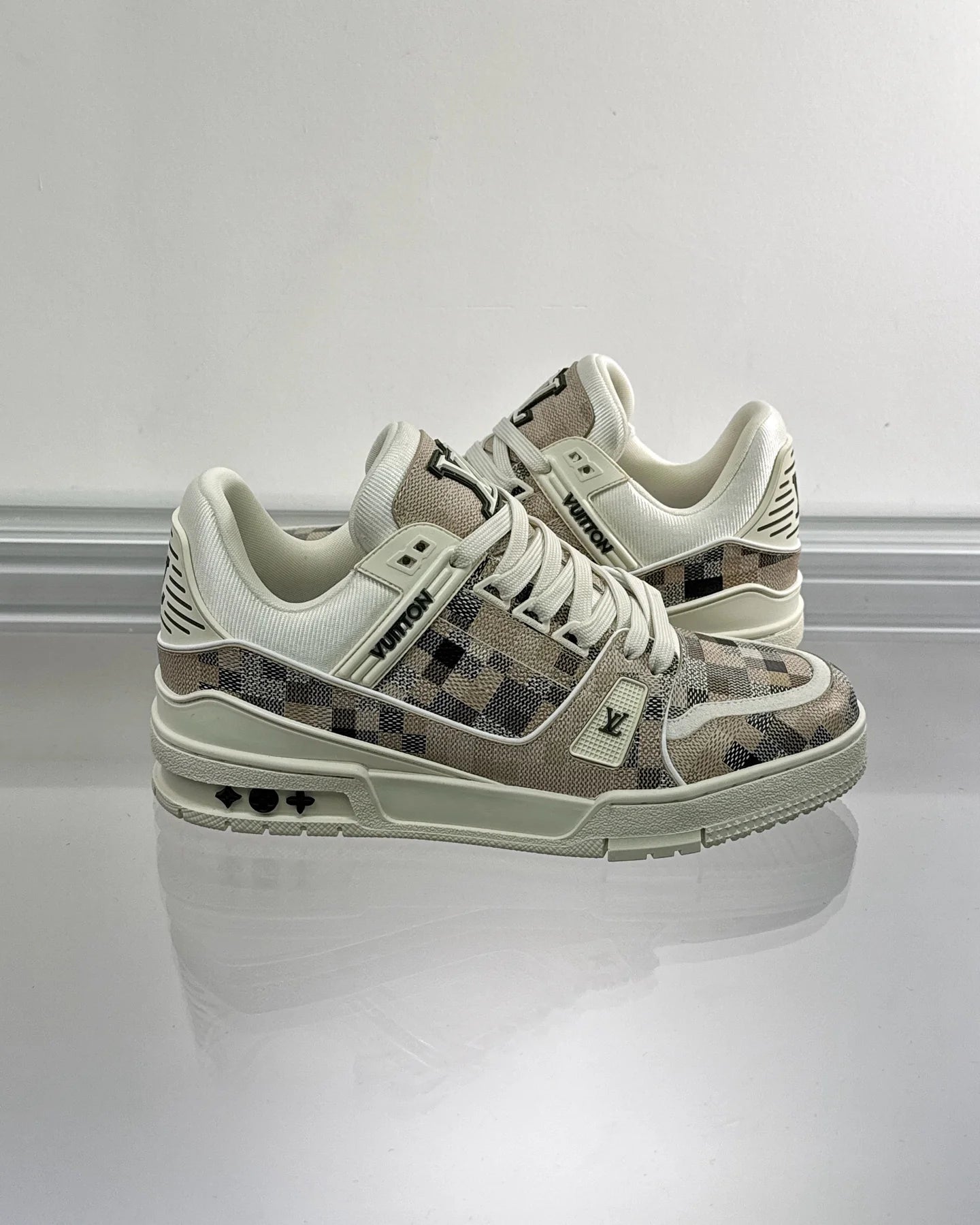 LV SNEAKER
