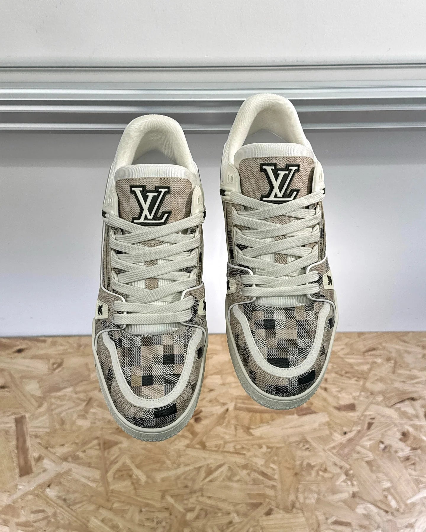 LV SNEAKER