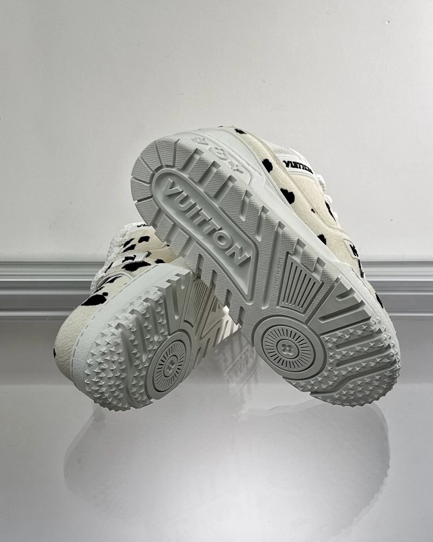LV SNEAKER