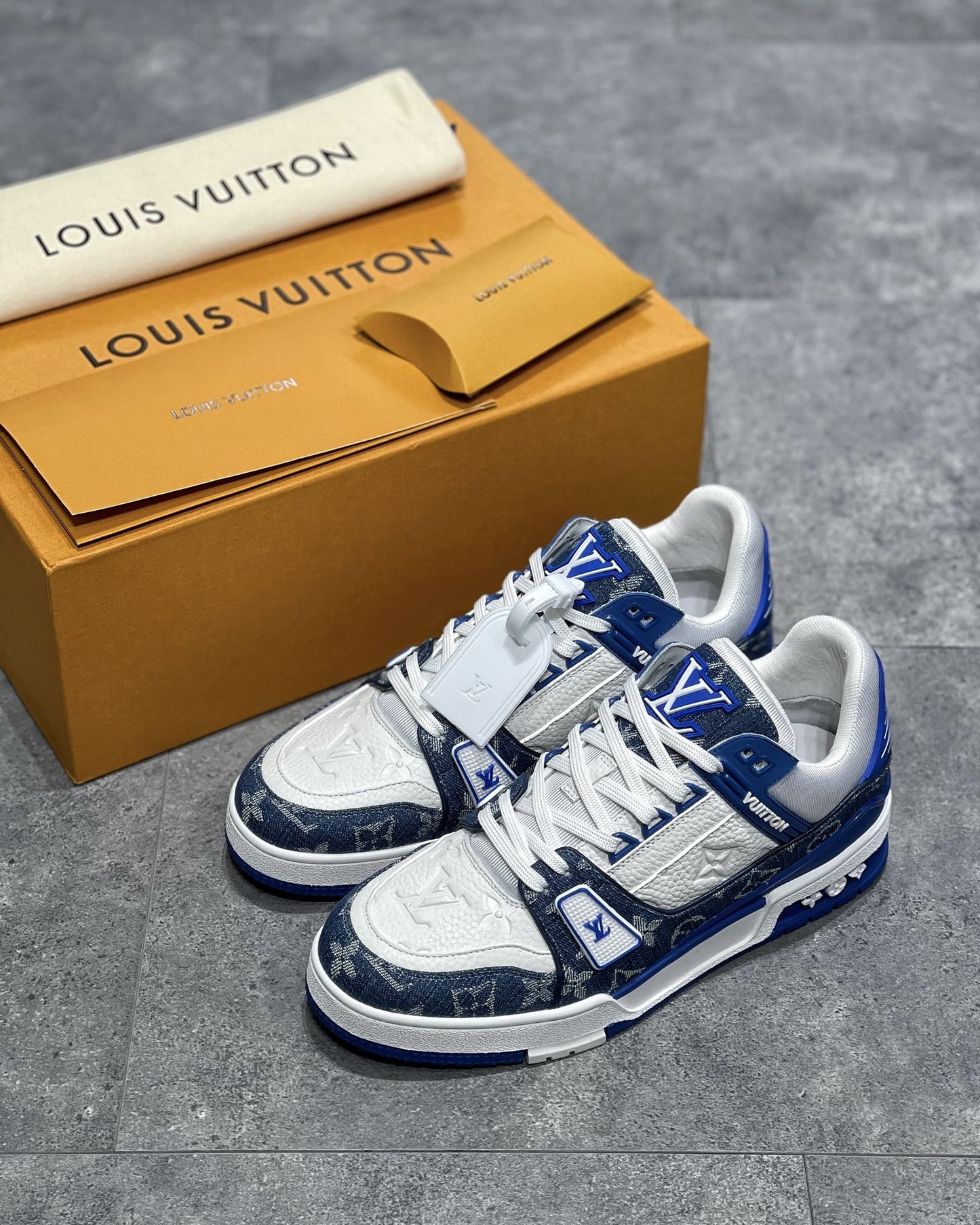 LV SNEAKER