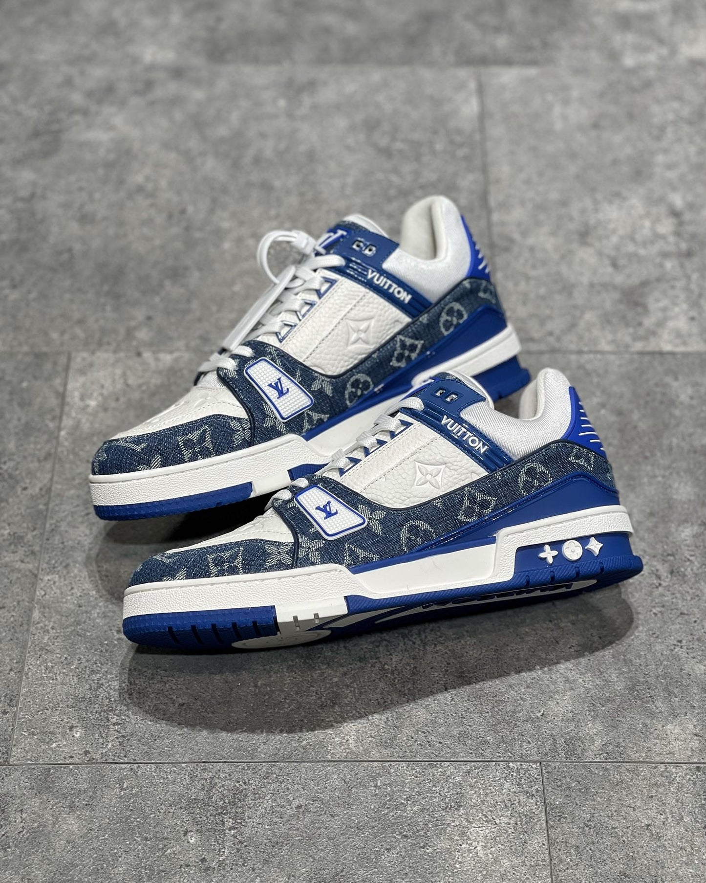 LV SNEAKER