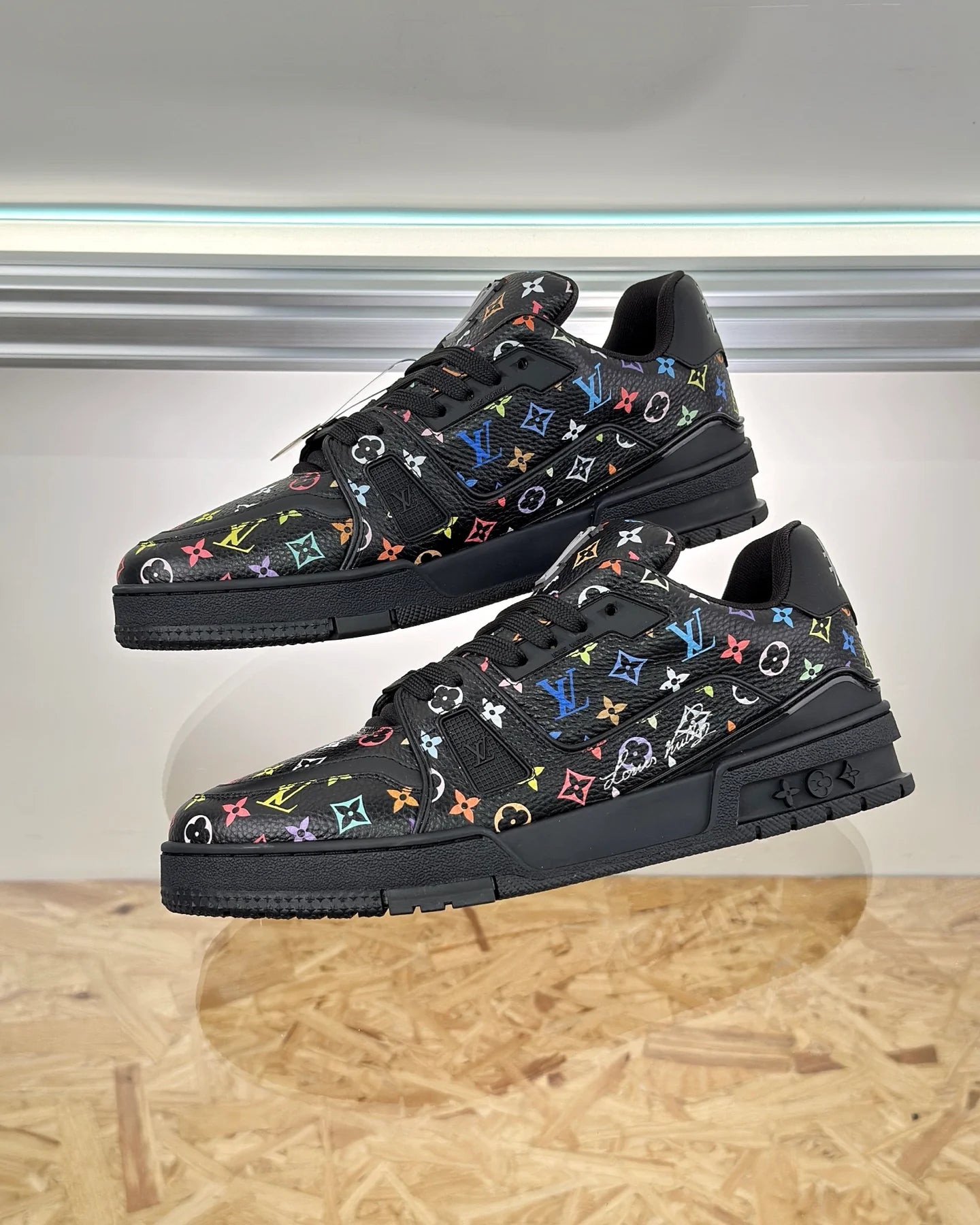 LV SNEAKER