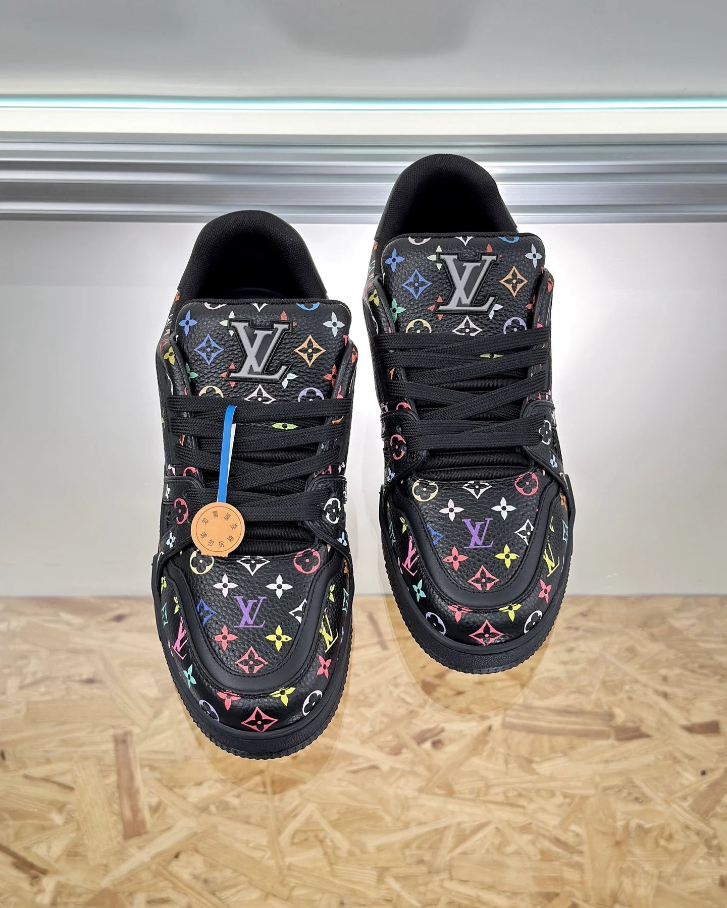 LV SNEAKER