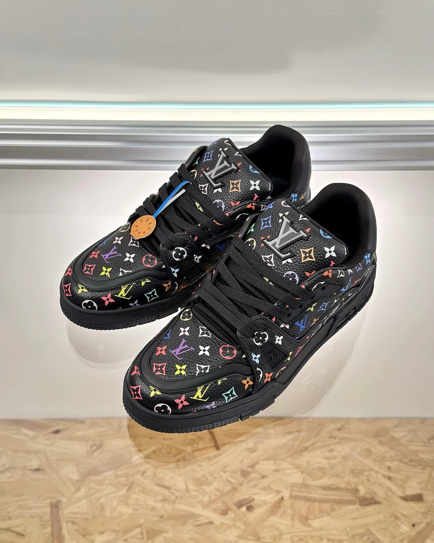 LV SNEAKER
