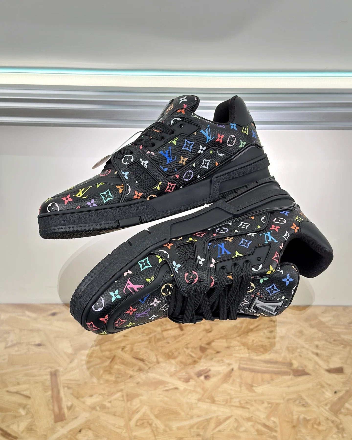 LV SNEAKER