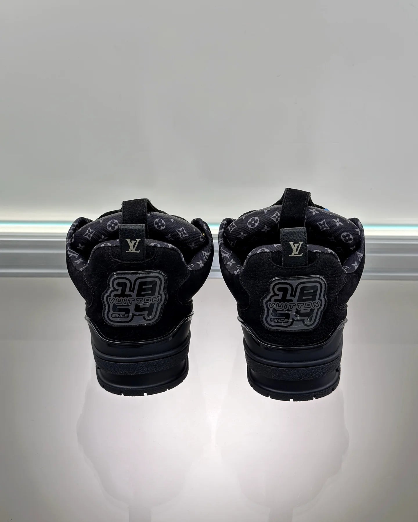 LV SNEAKER