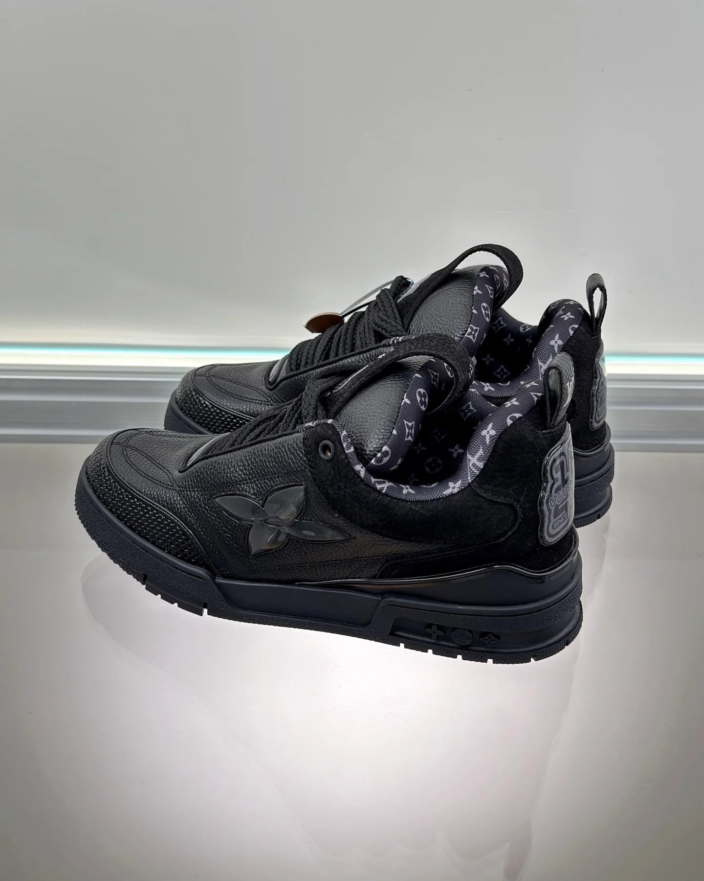LV SNEAKER