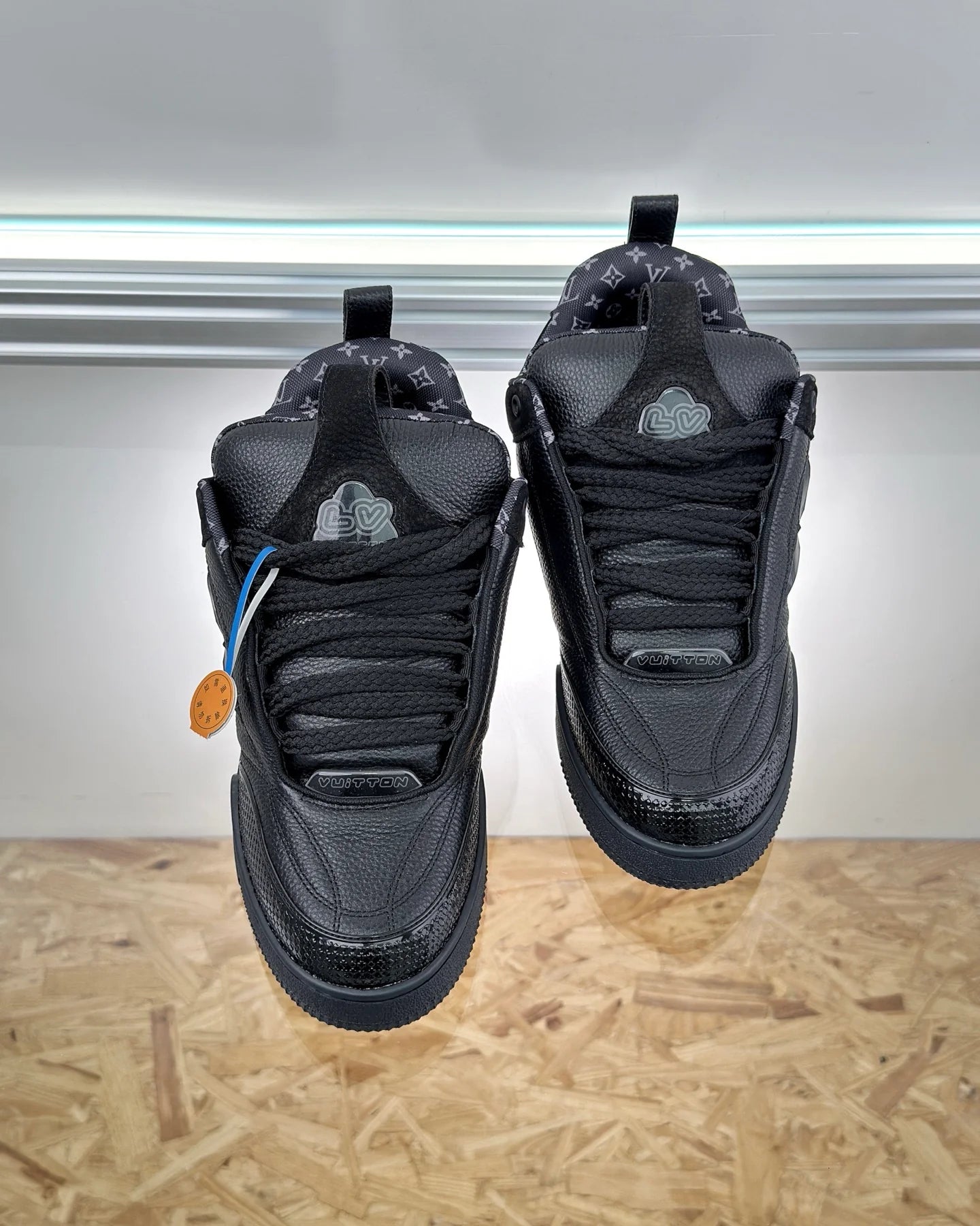 LV SNEAKER