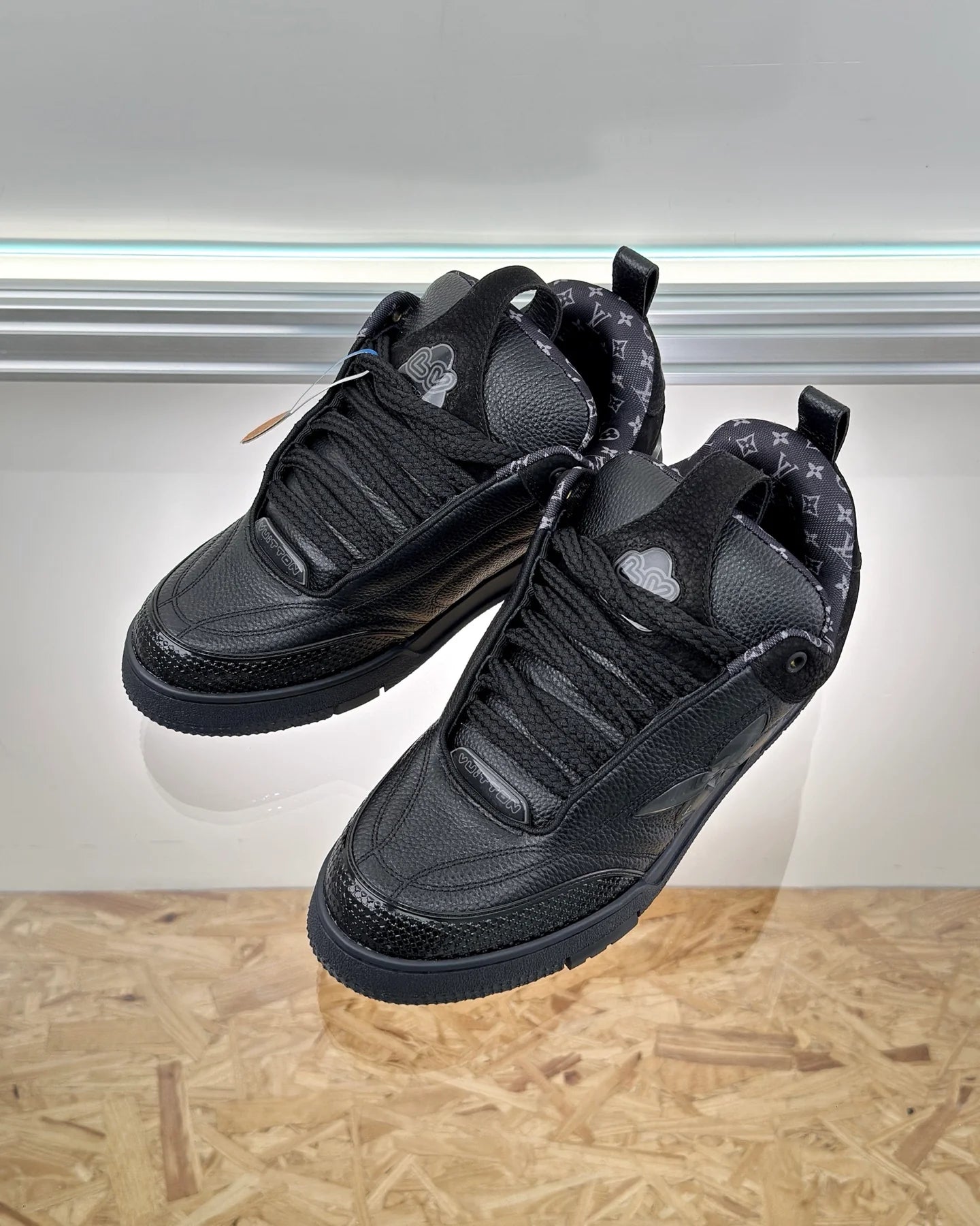 LV SNEAKER
