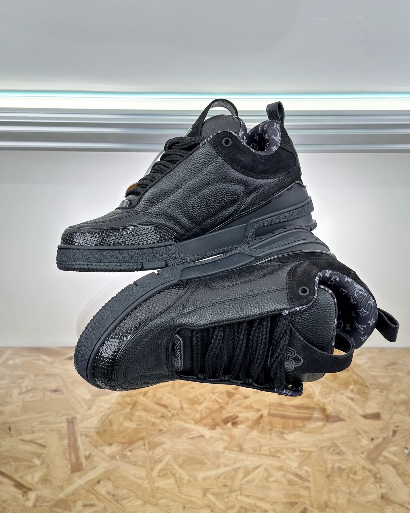 LV SNEAKER