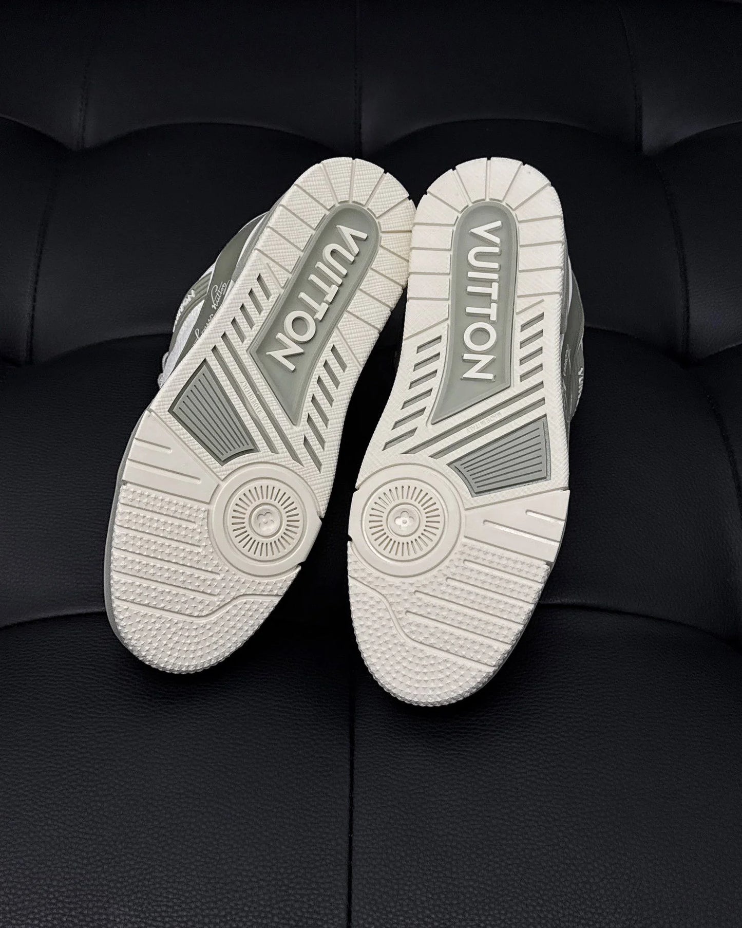 LV SNEAKER
