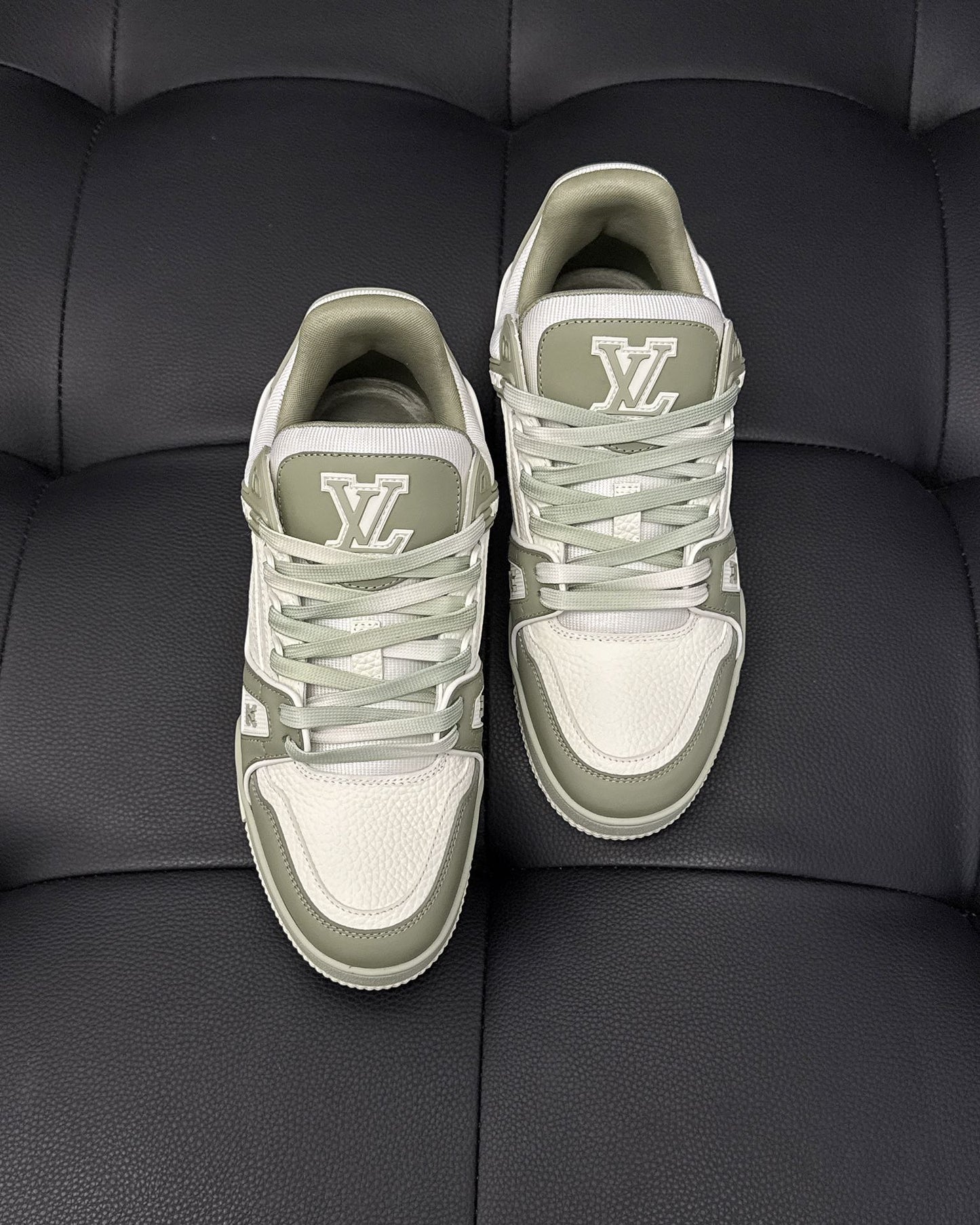 LV SNEAKER