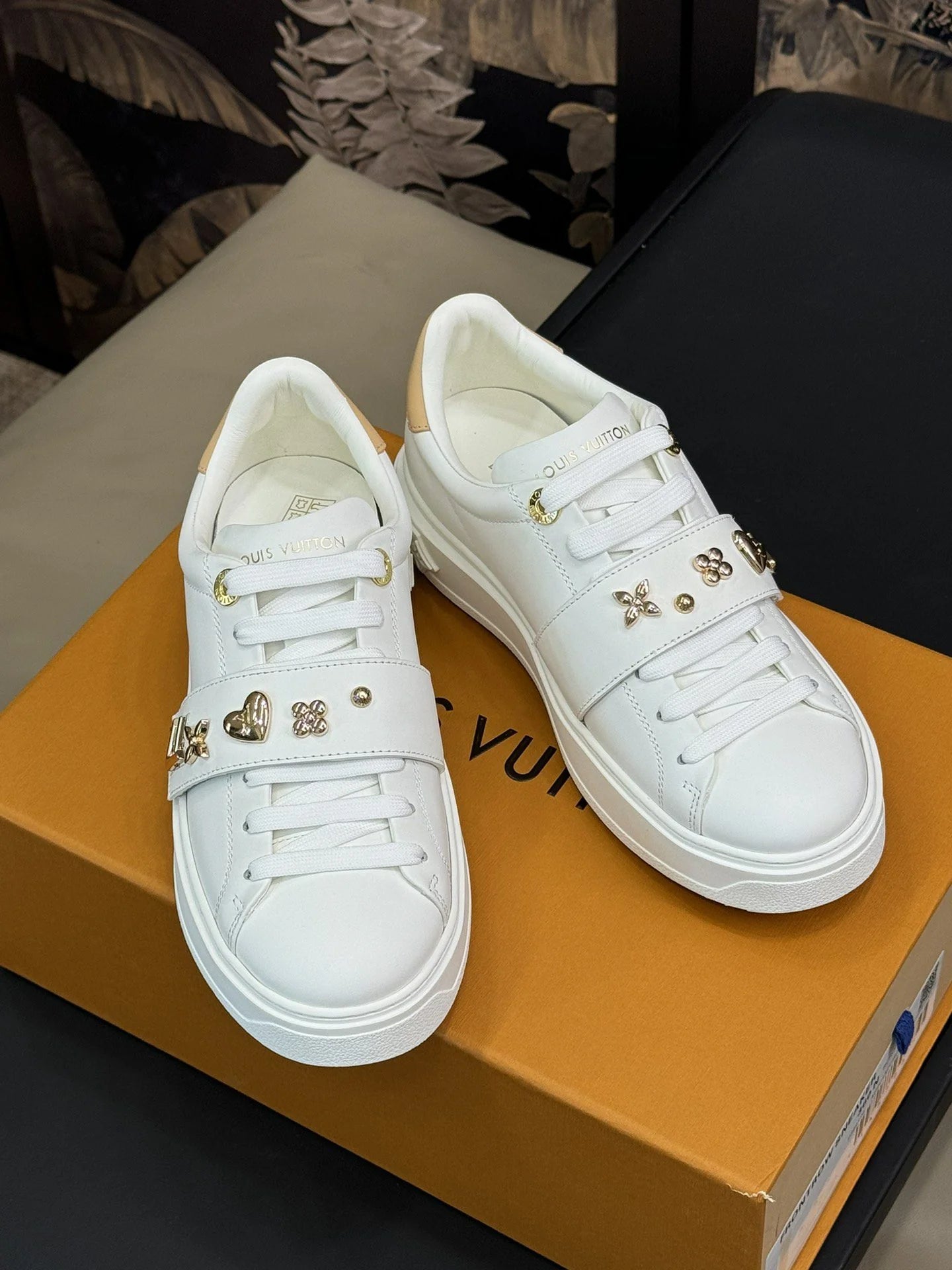 LV SNEAKER