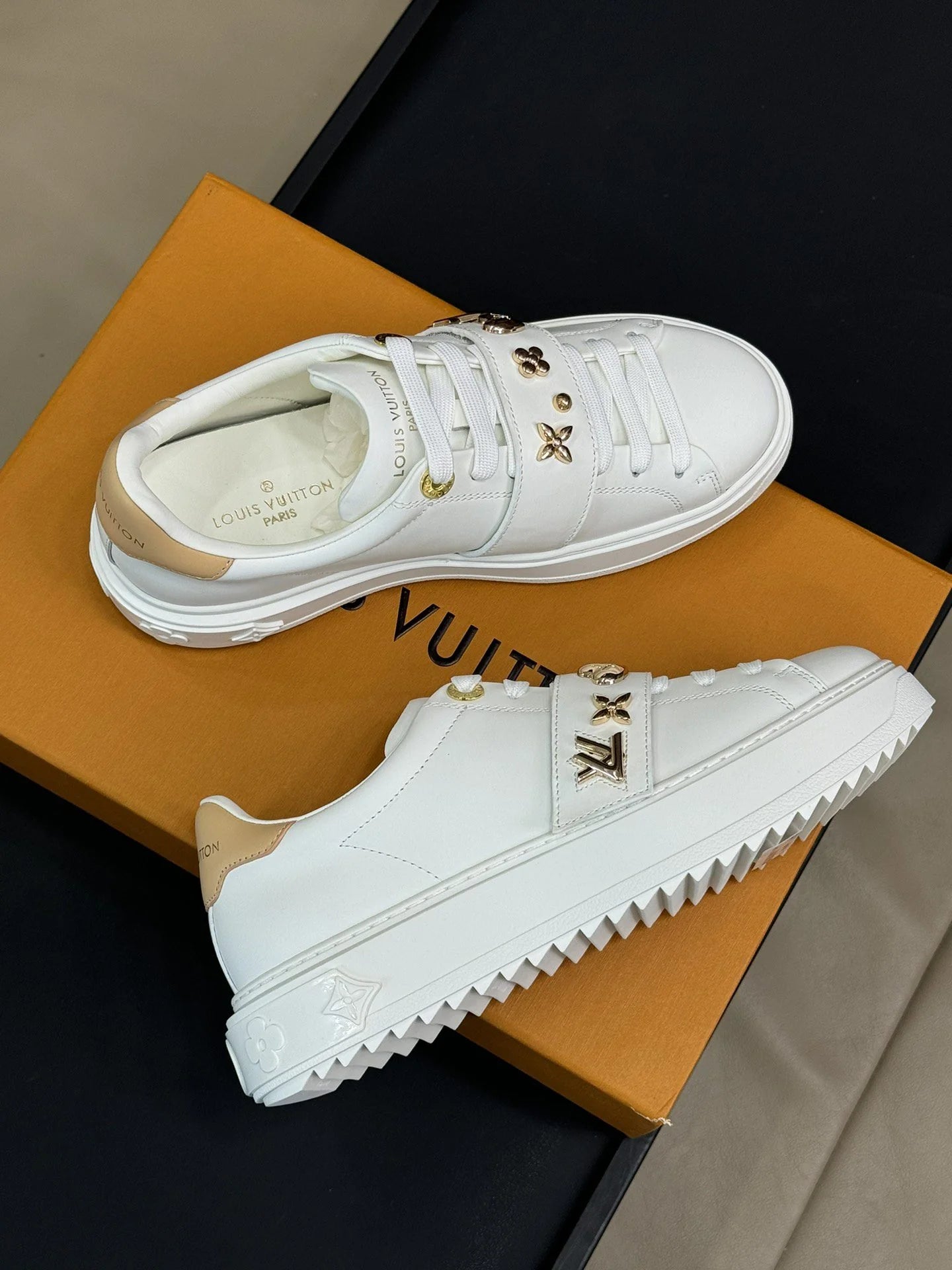 LV SNEAKER