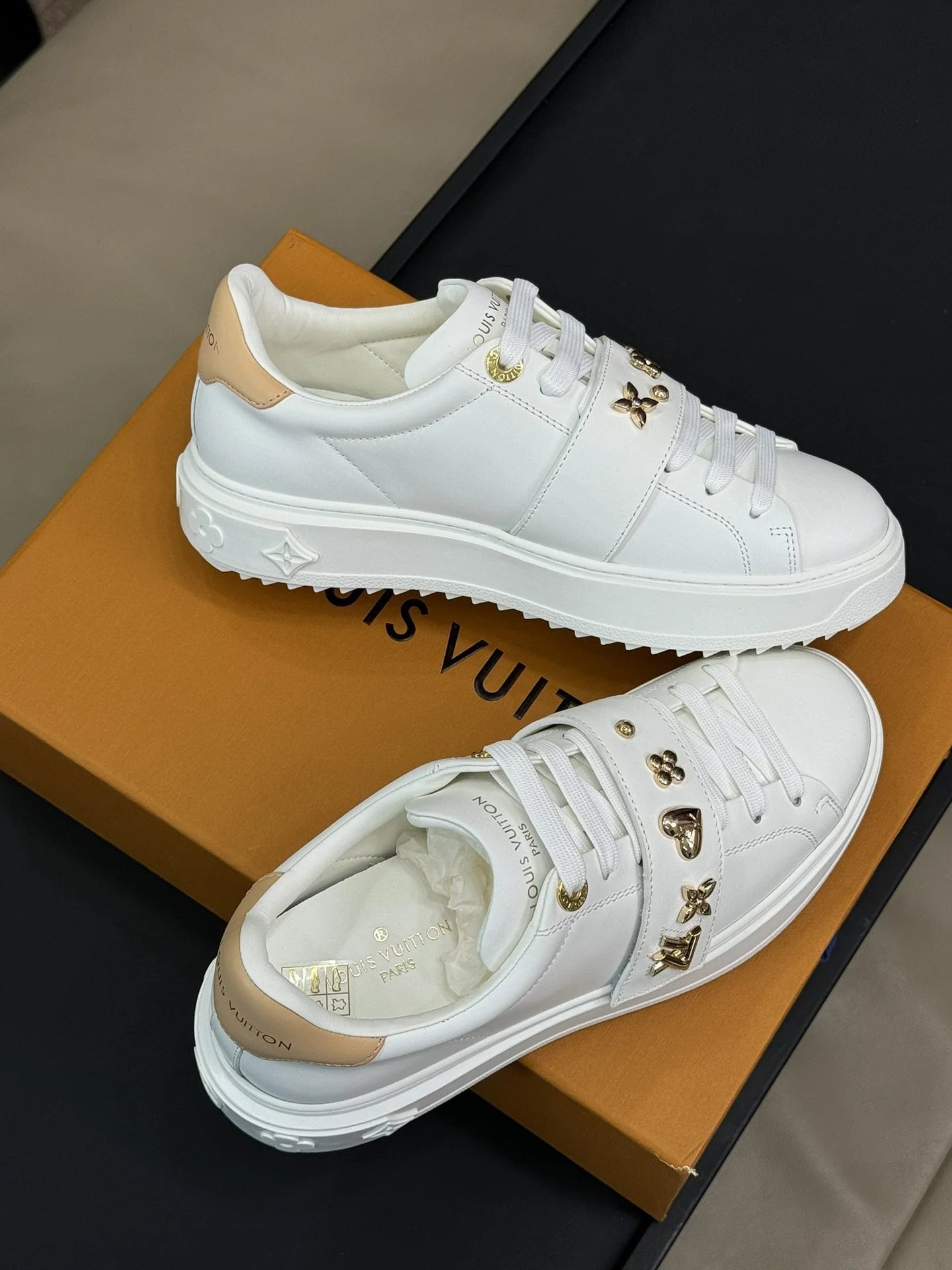 LV SNEAKER