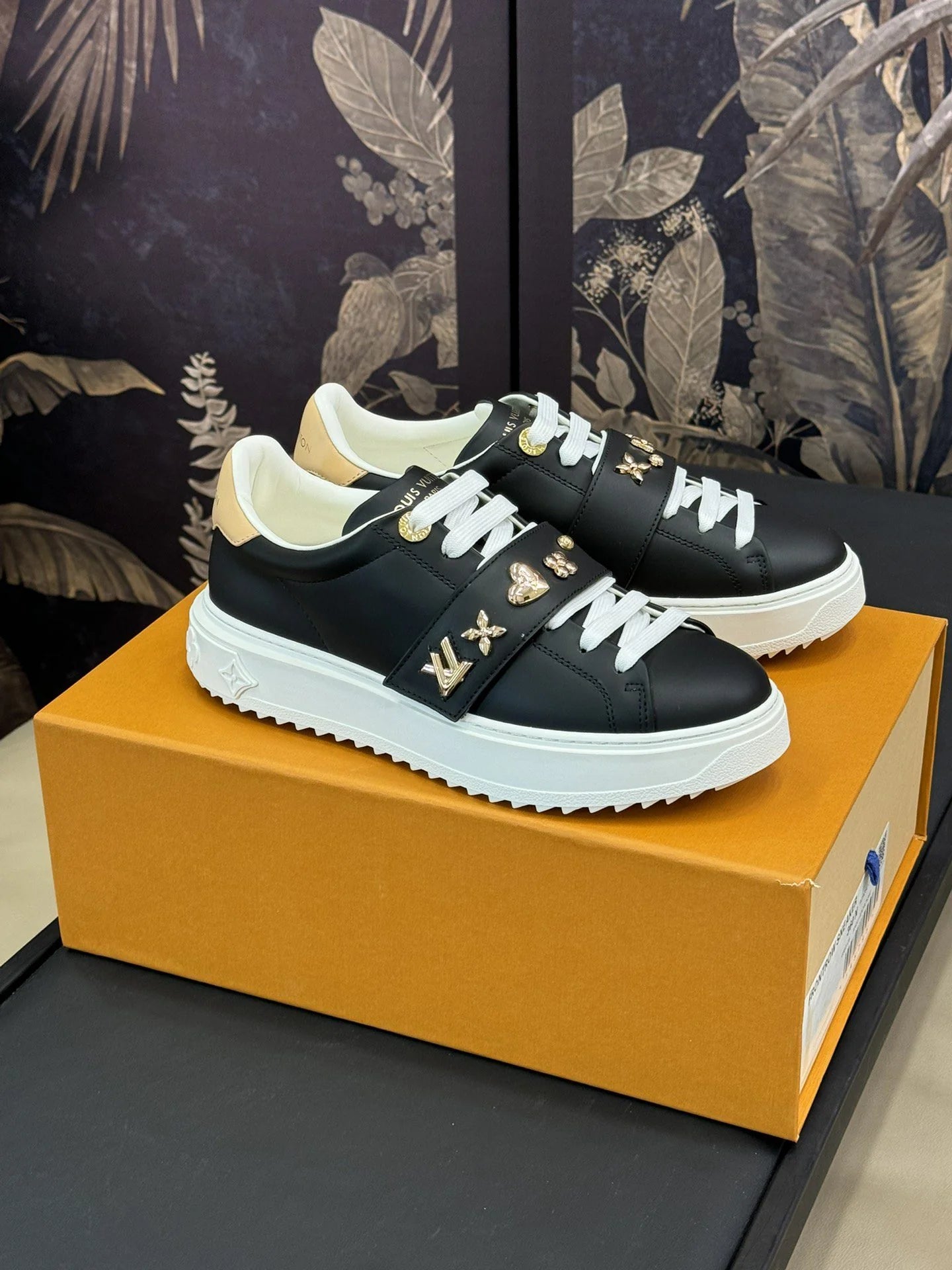 LV SNEAKER