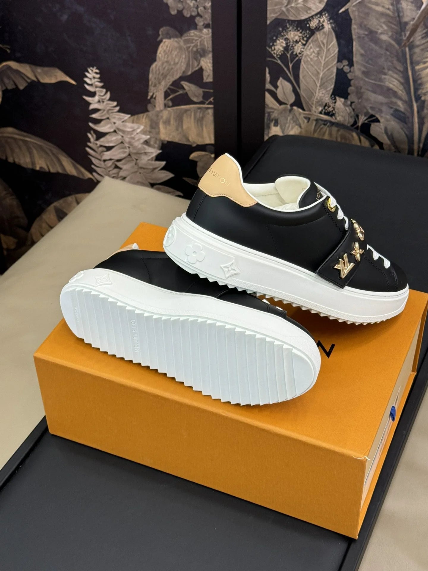 LV SNEAKER