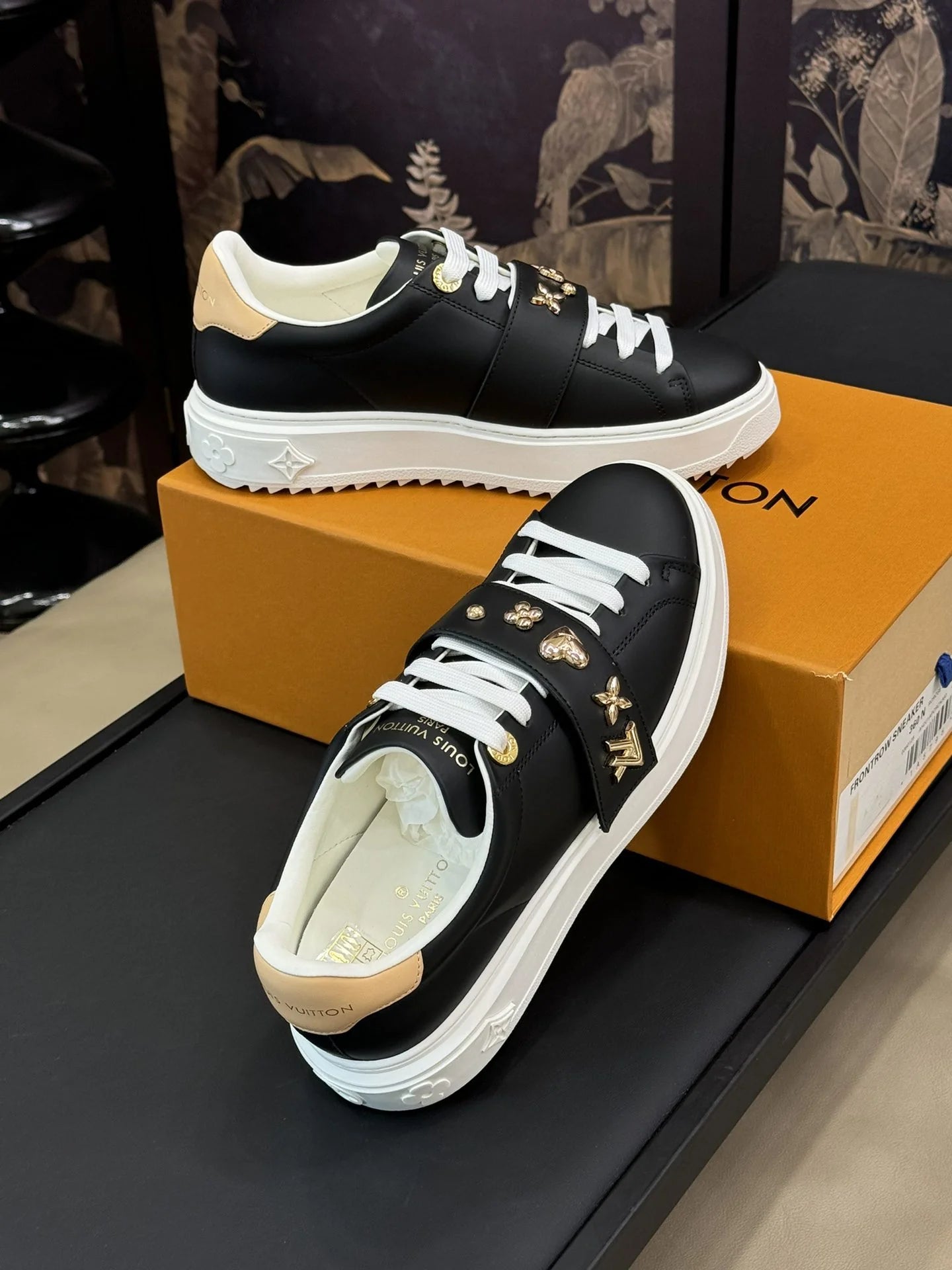 LV SNEAKER