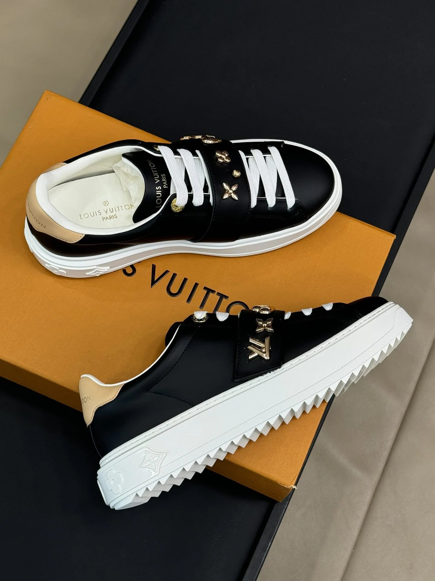 LV SNEAKER