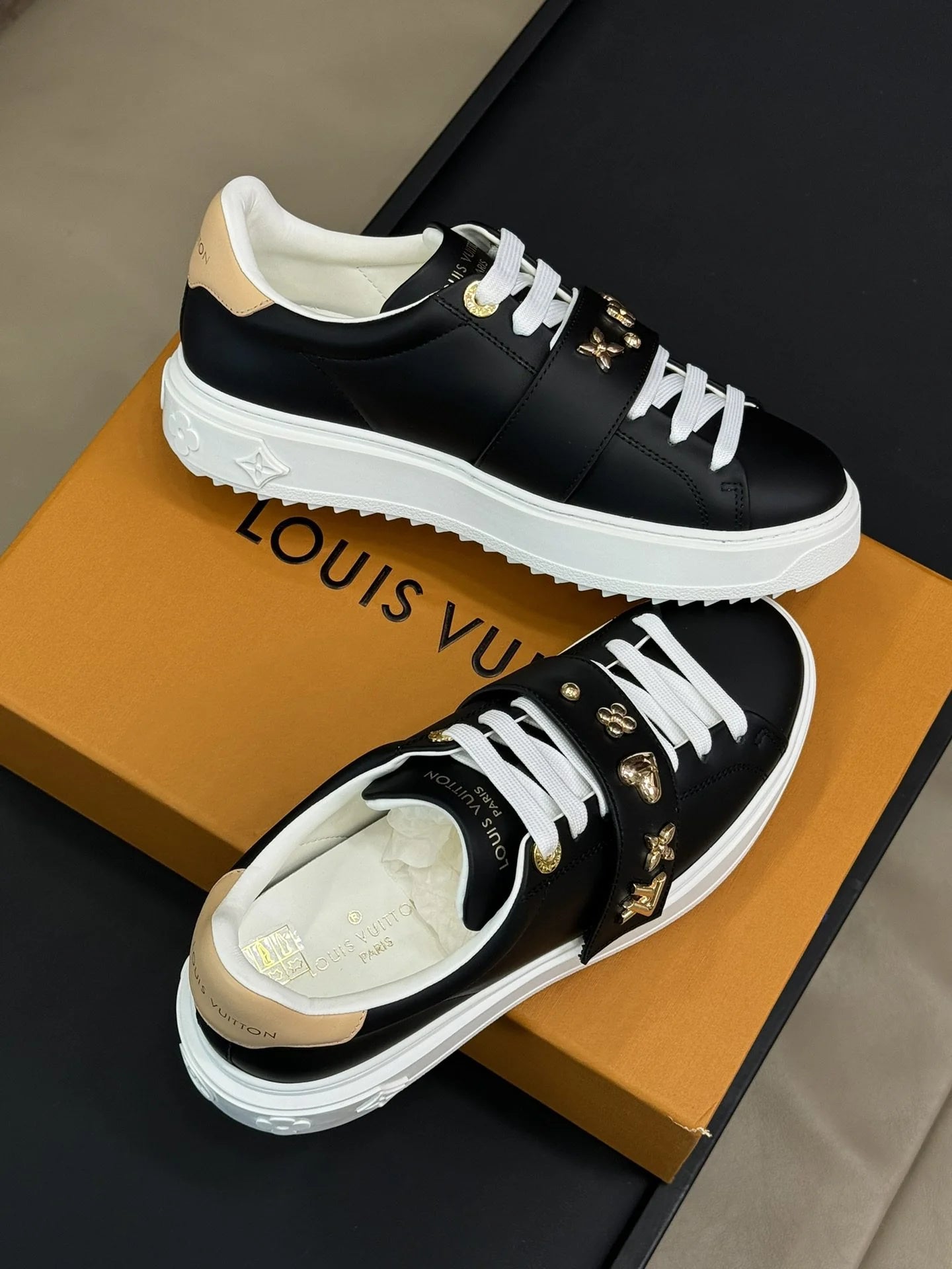 LV SNEAKER
