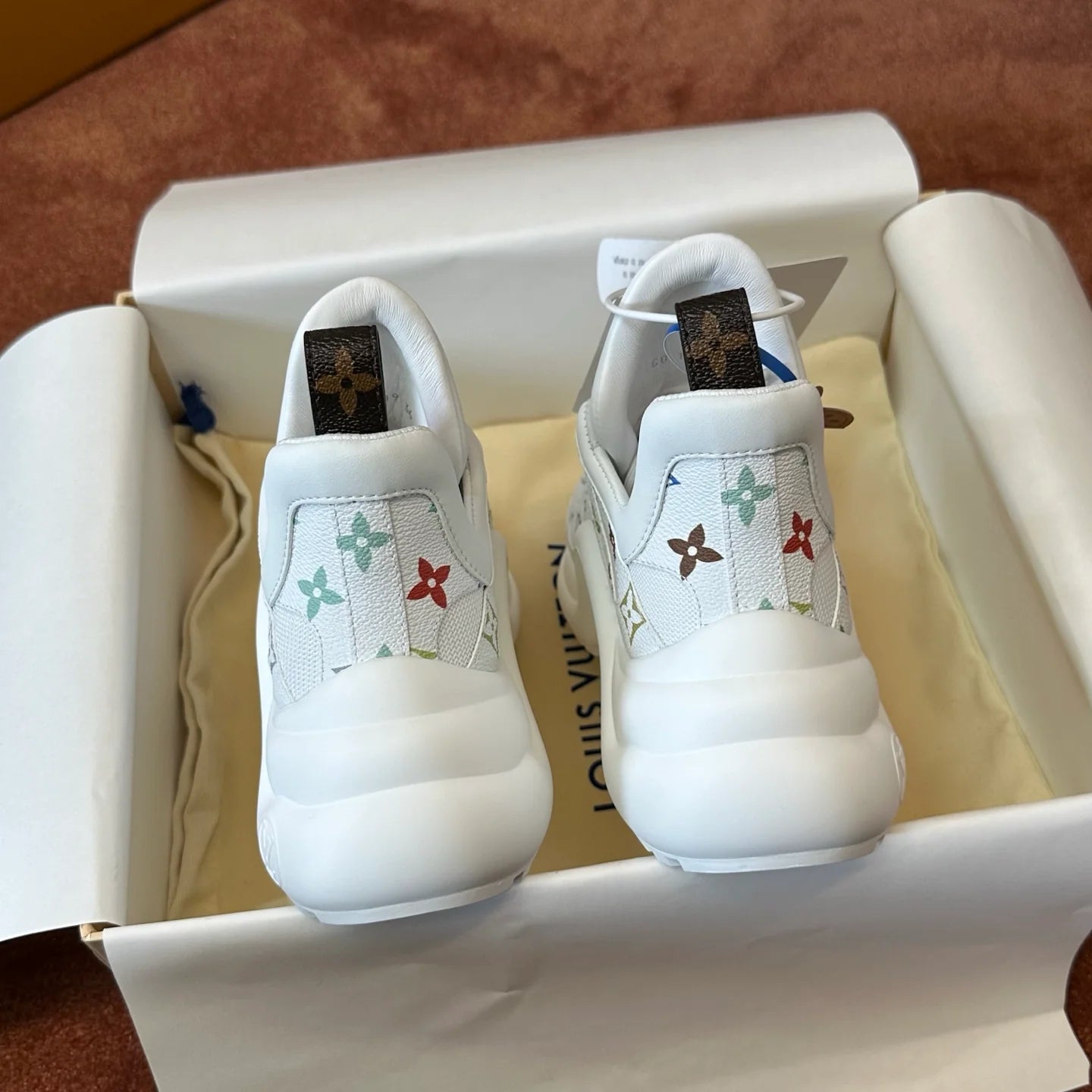 LV SNEAKER