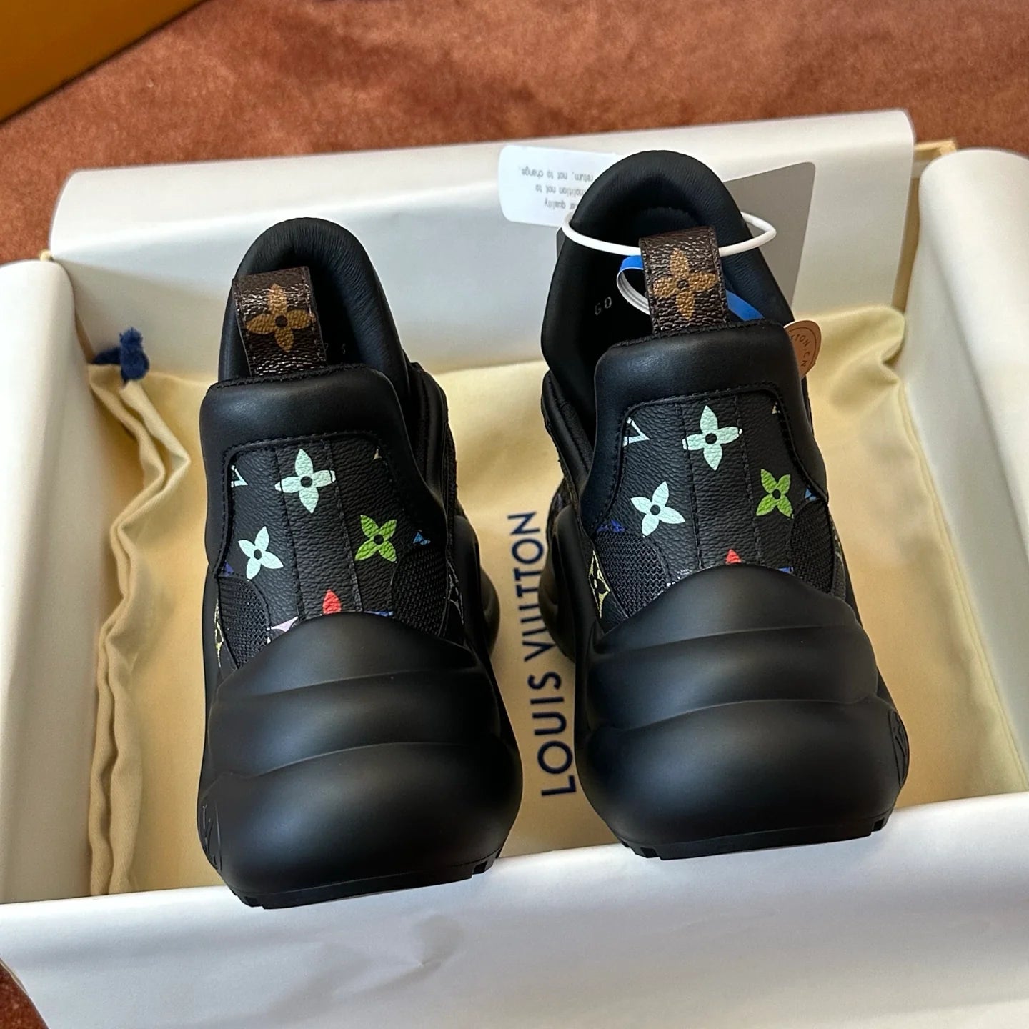 LV SNEAKER