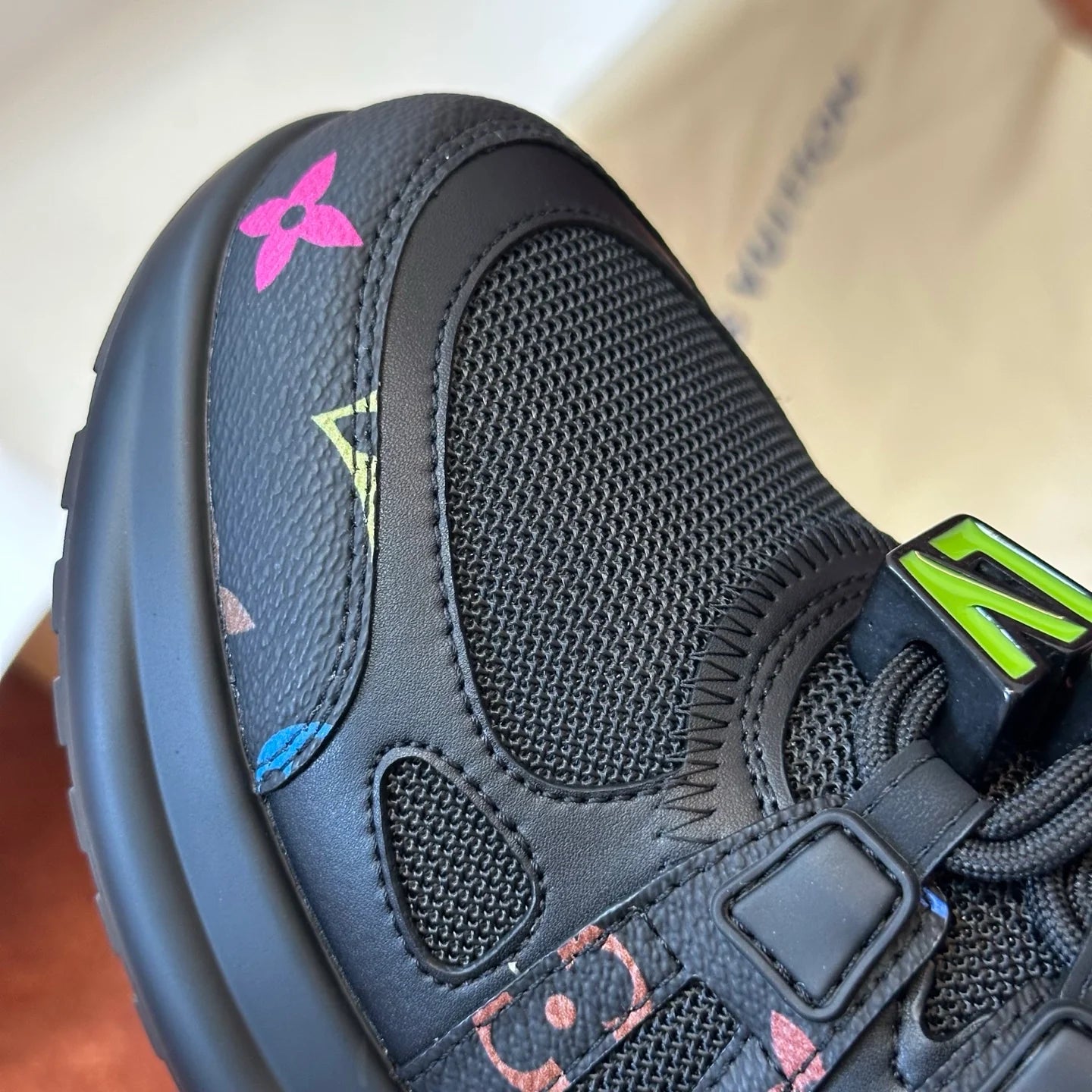 LV SNEAKER
