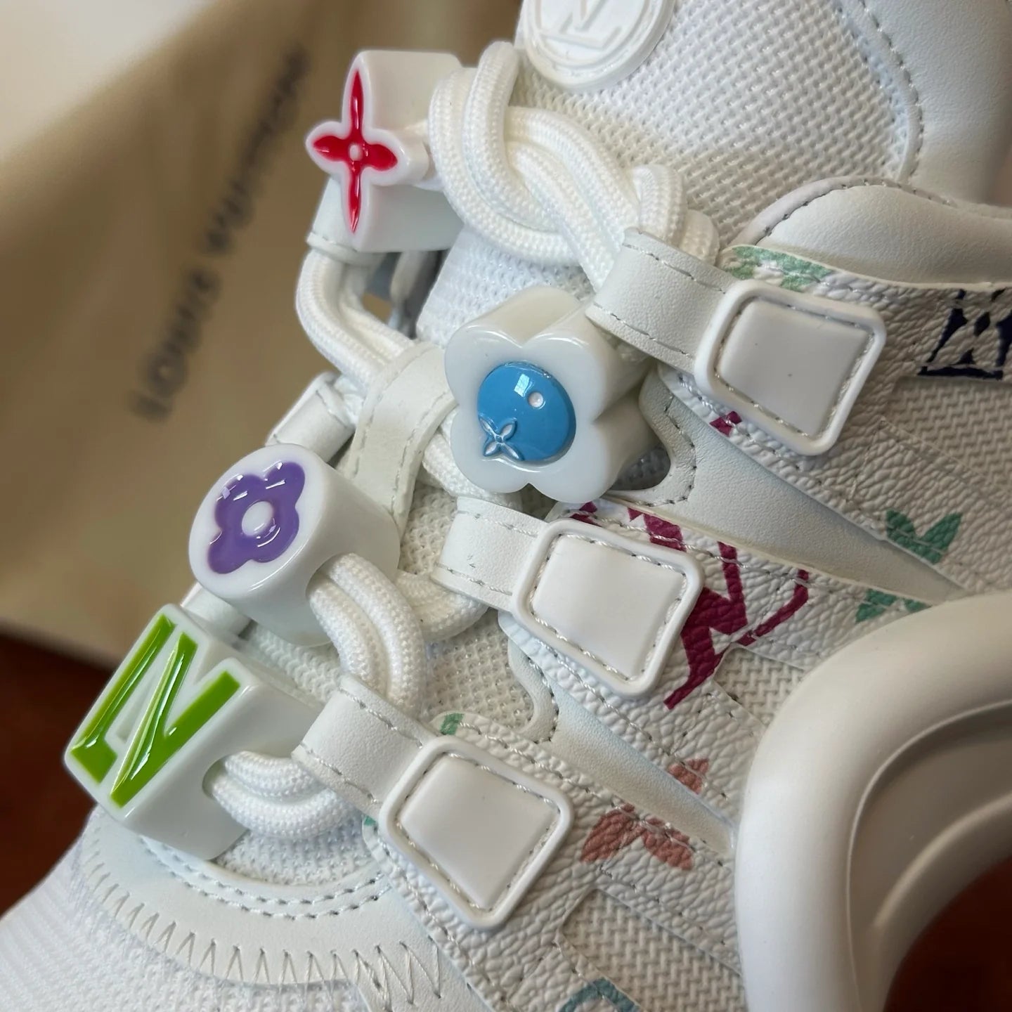 LV SNEAKER