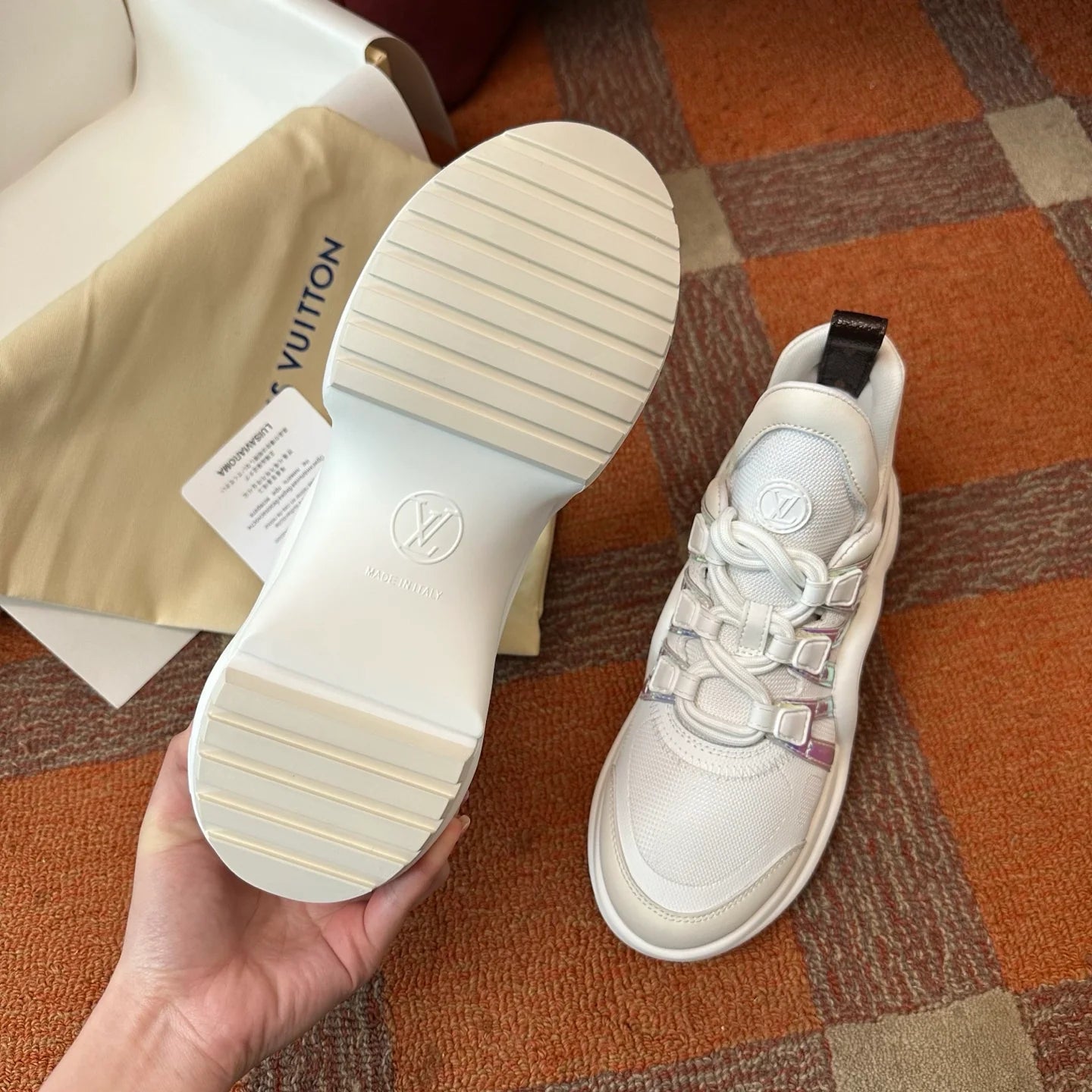 LV SNEAKER