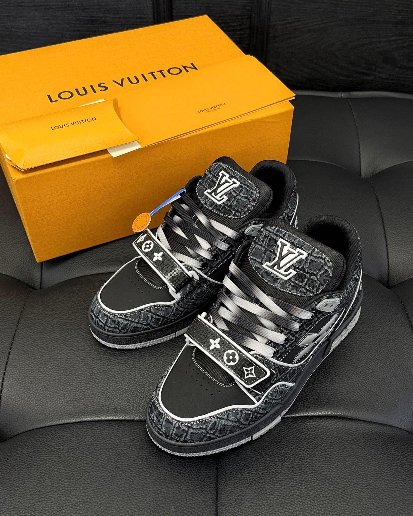 LV SNEAKER