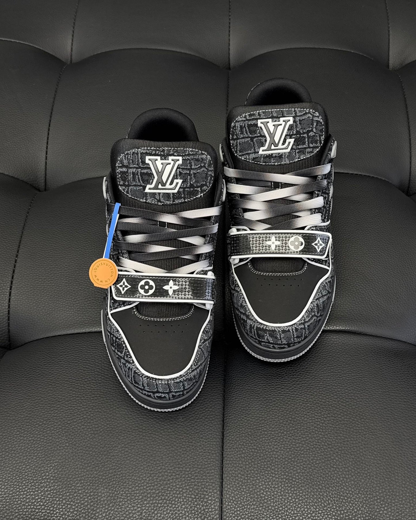 LV SNEAKER