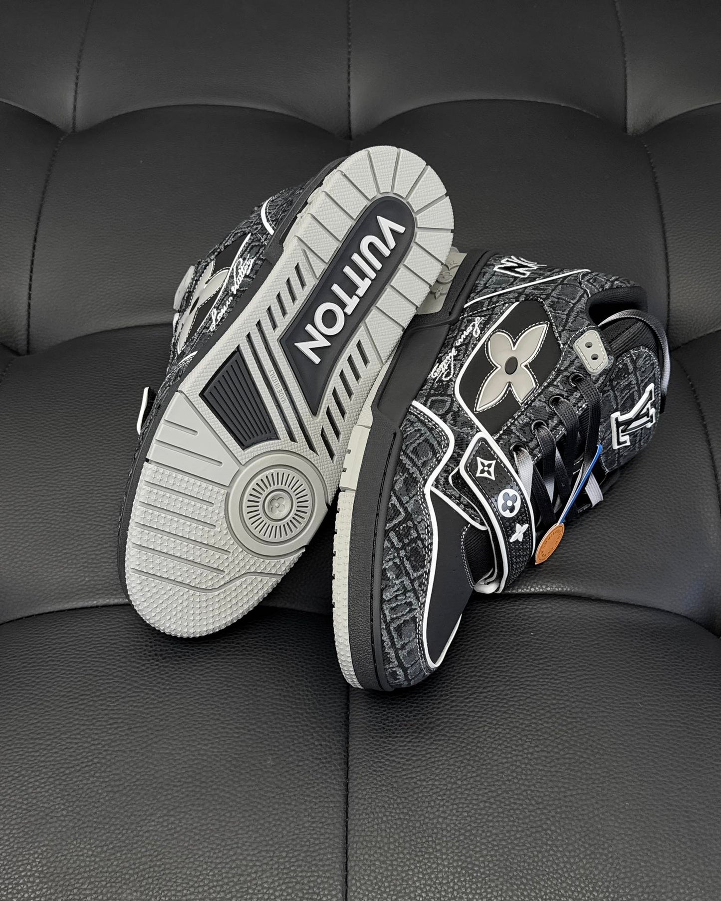 LV SNEAKER