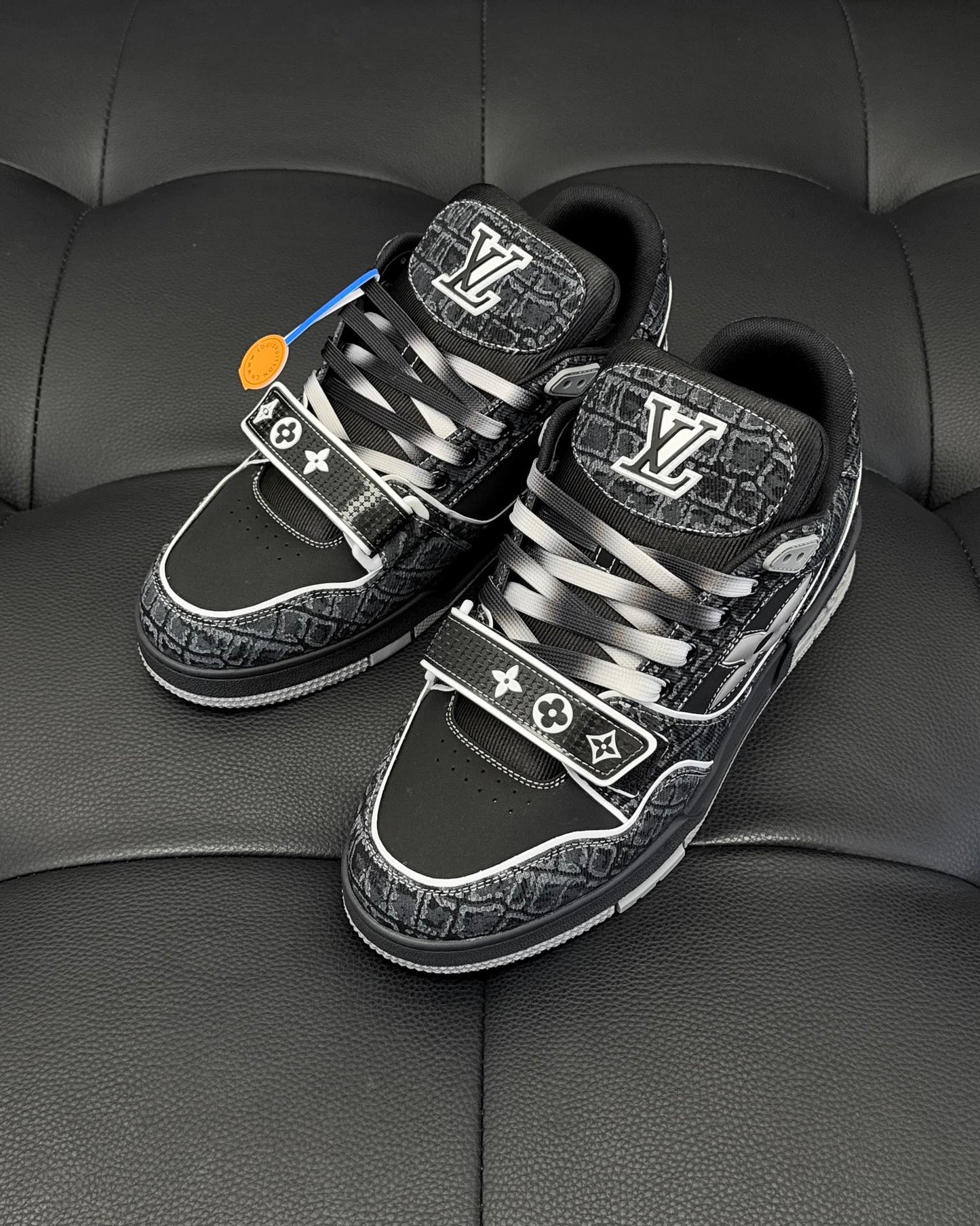 LV SNEAKER