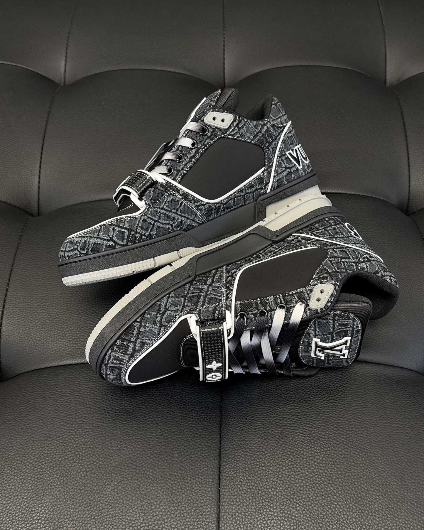 LV SNEAKER