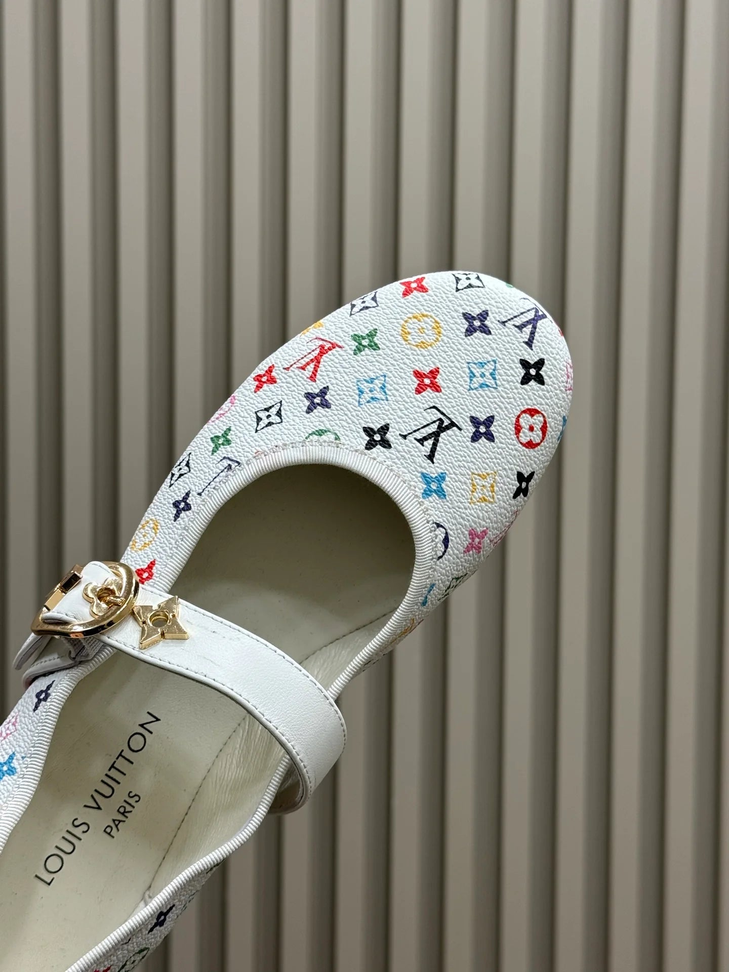 LV SNEAKER