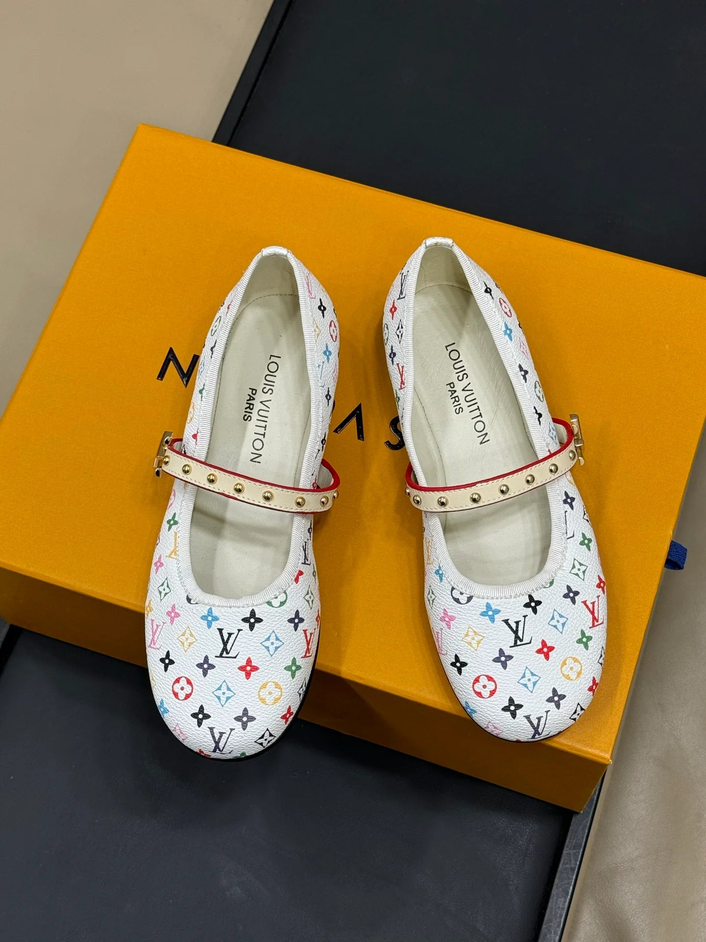 LV SNEAKER