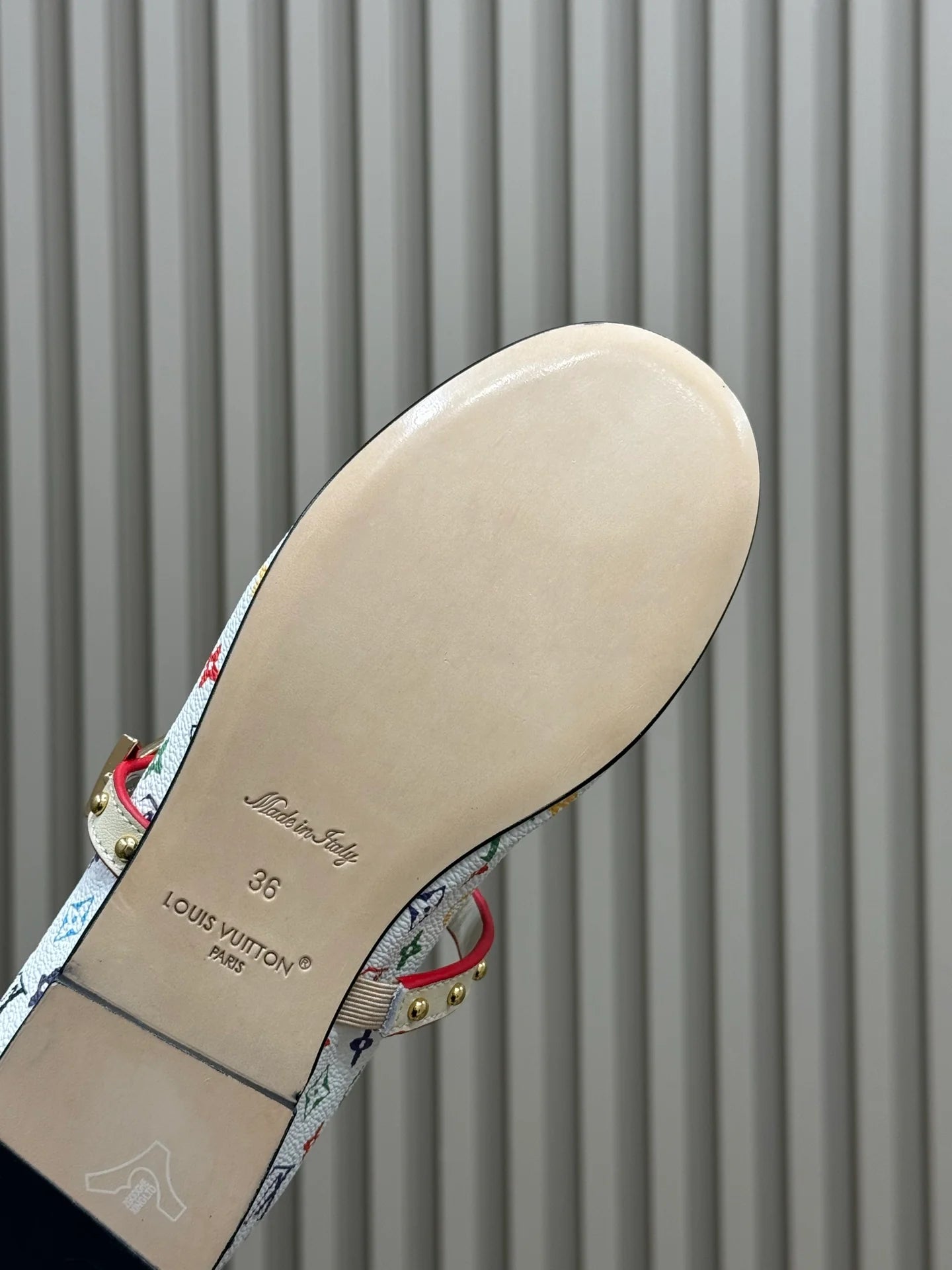 LV SNEAKER