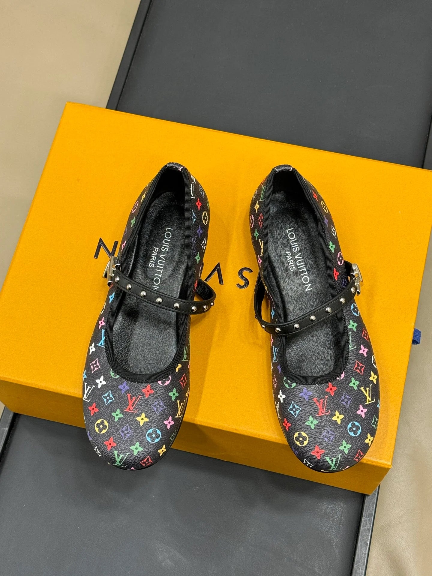 LV SNEAKER
