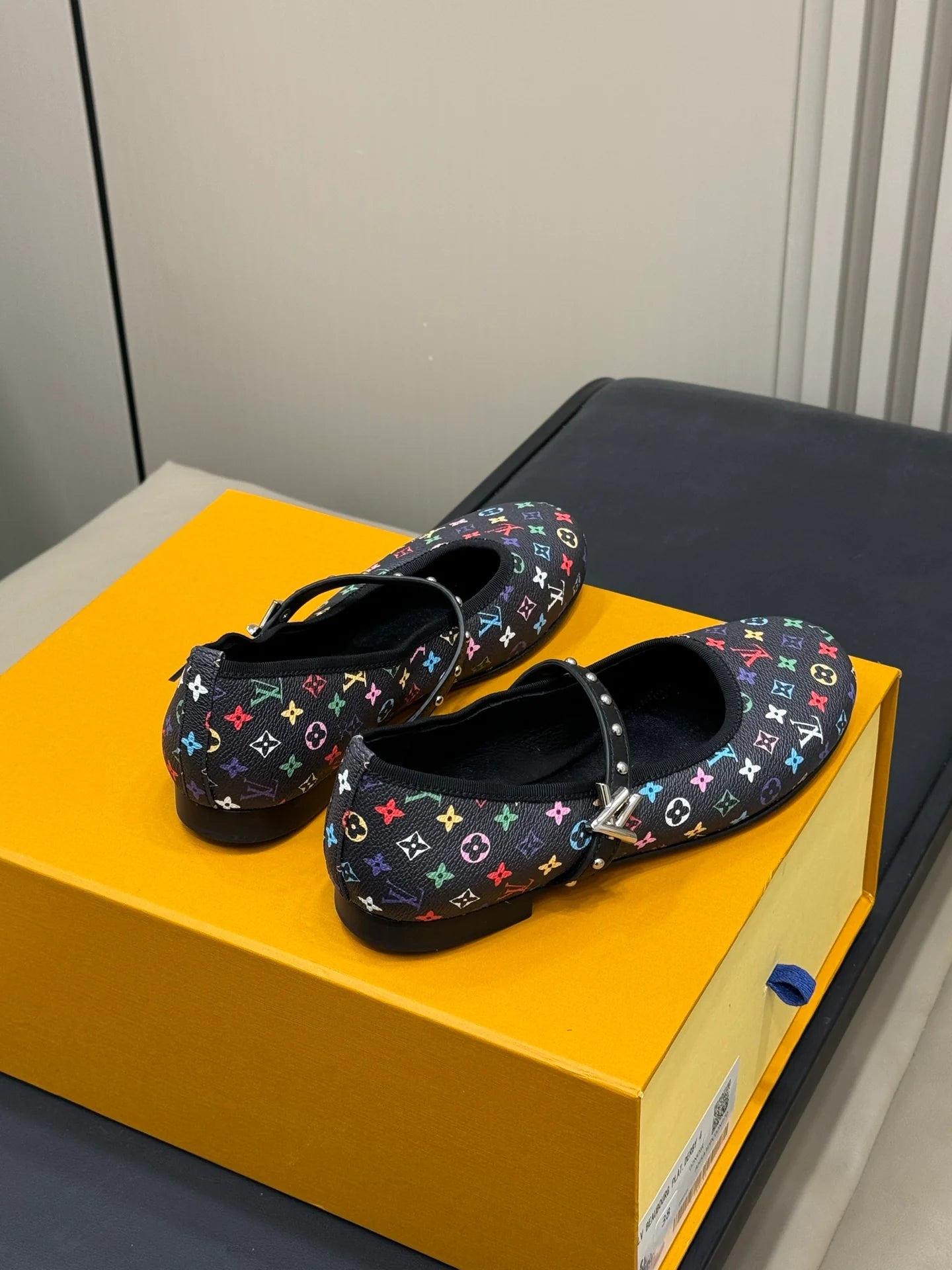 LV SNEAKER