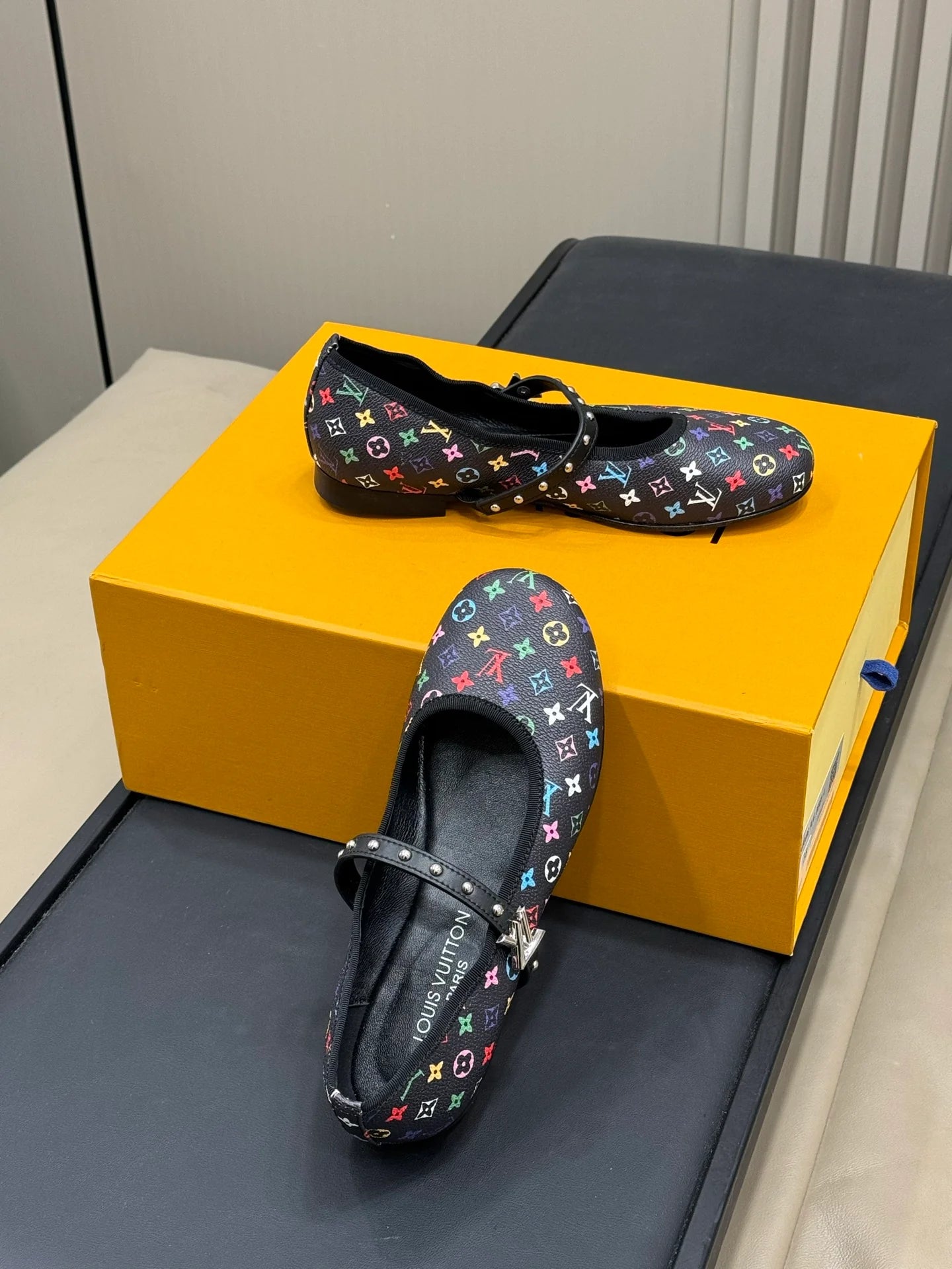 LV SNEAKER