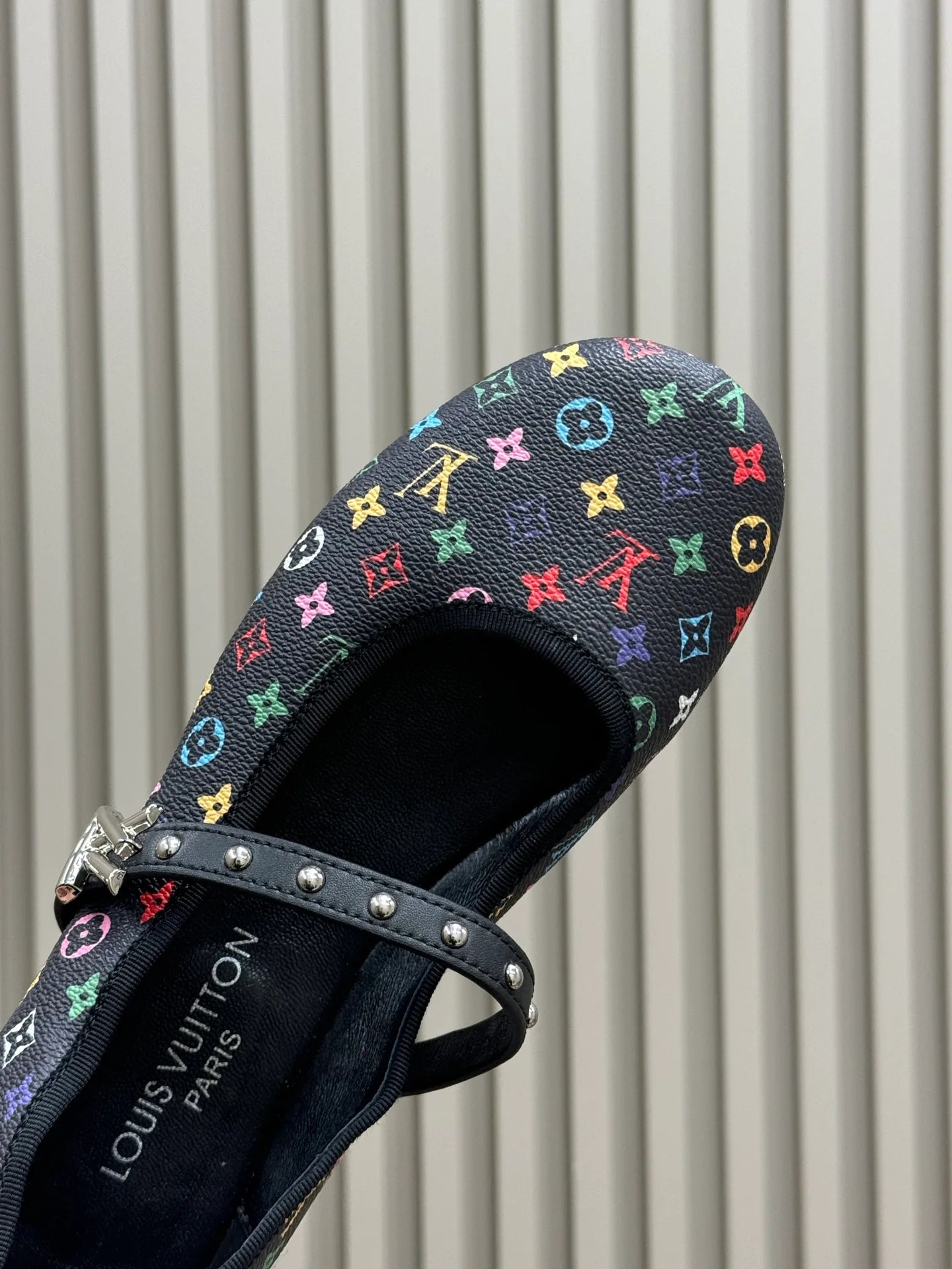 LV SNEAKER