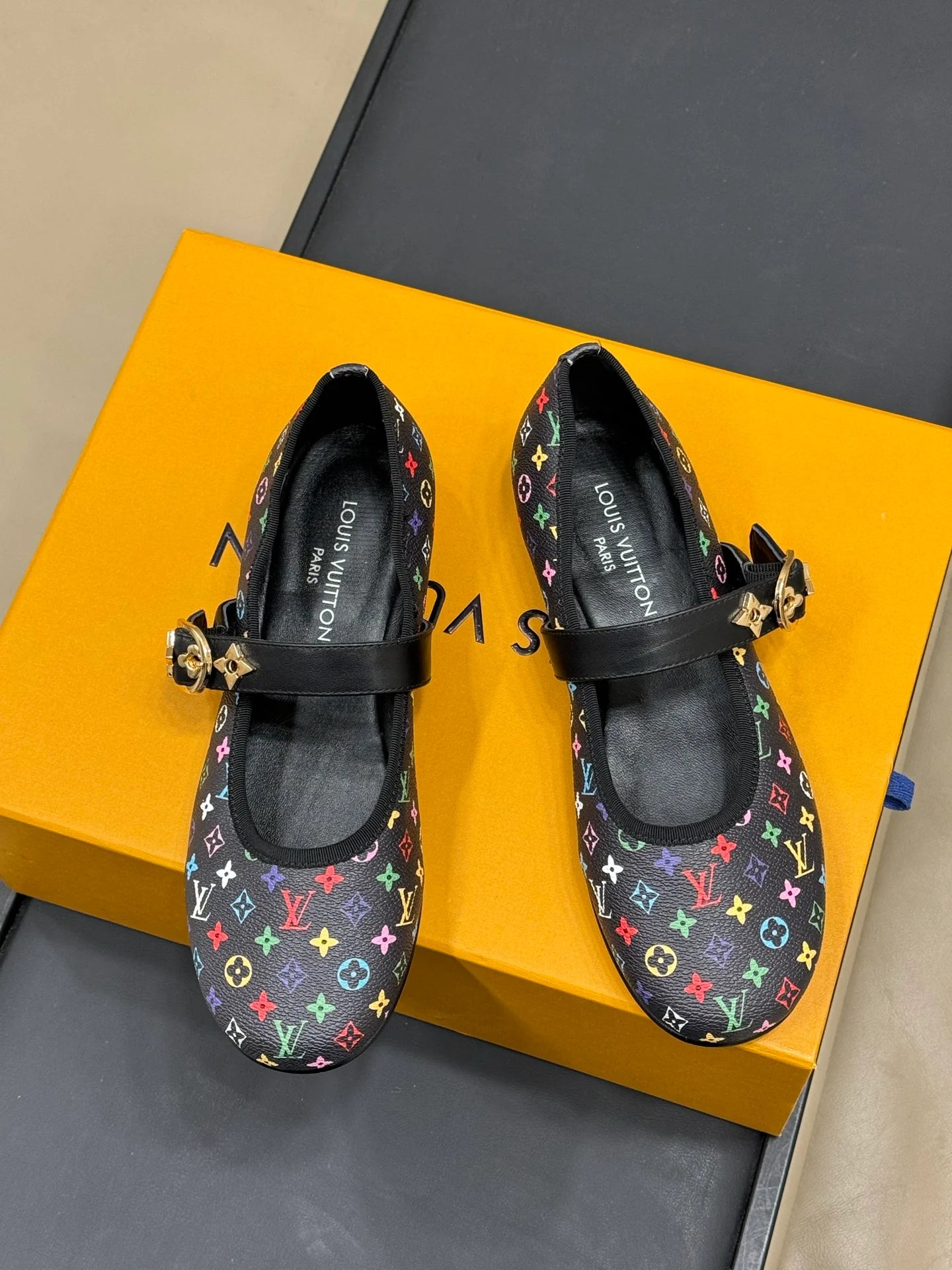 LV SNEAKER