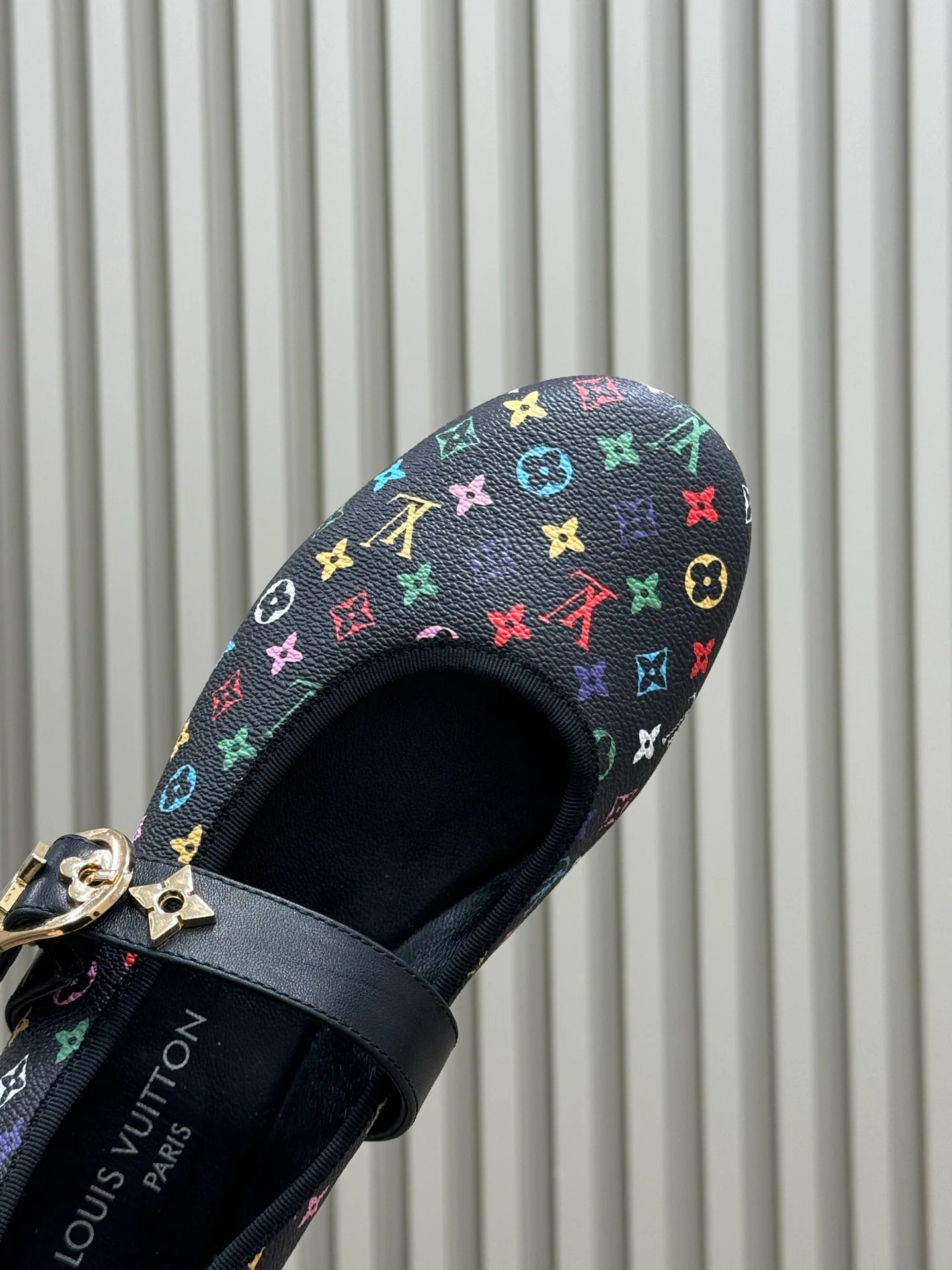LV SNEAKER