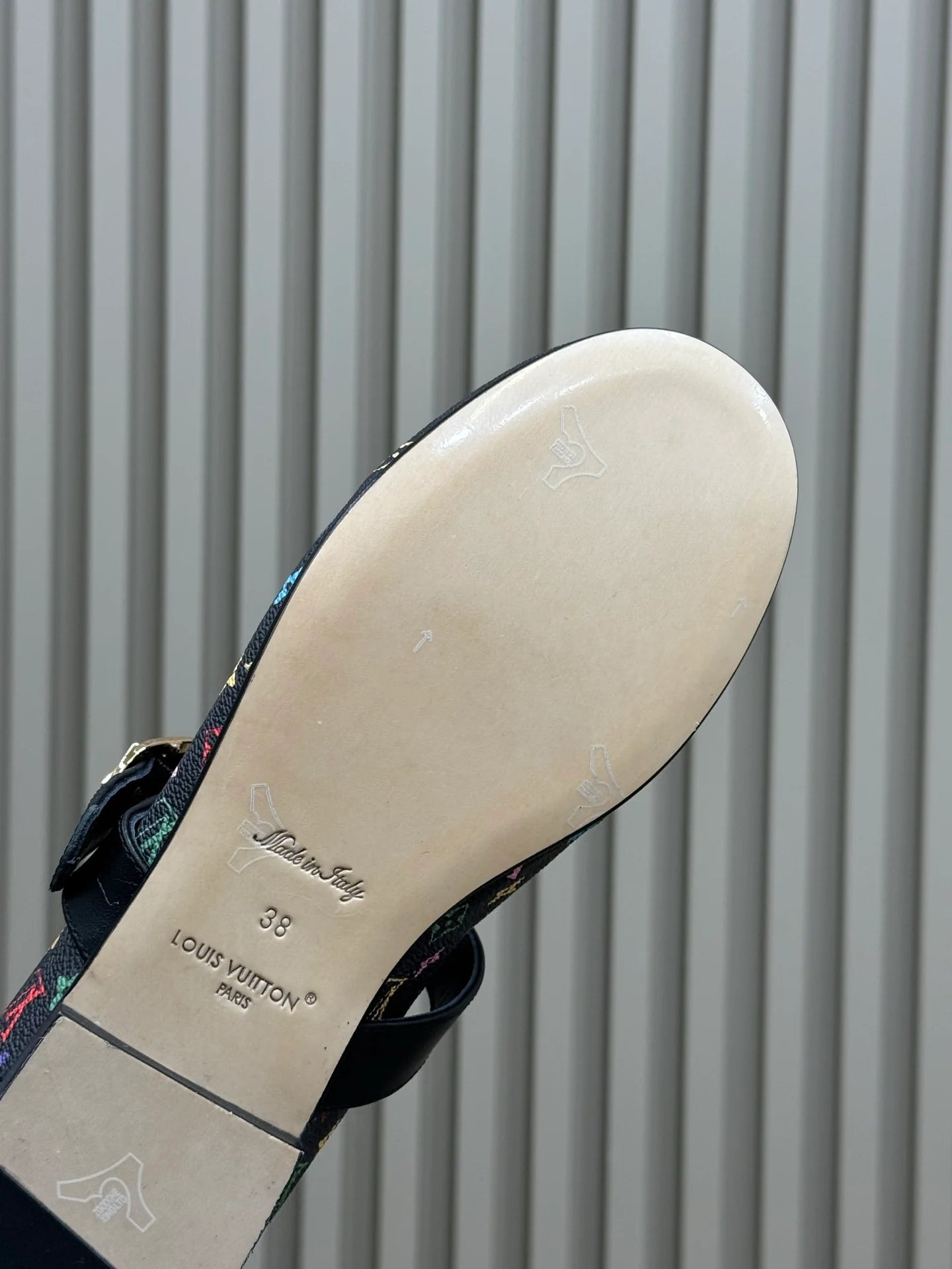 LV SNEAKER