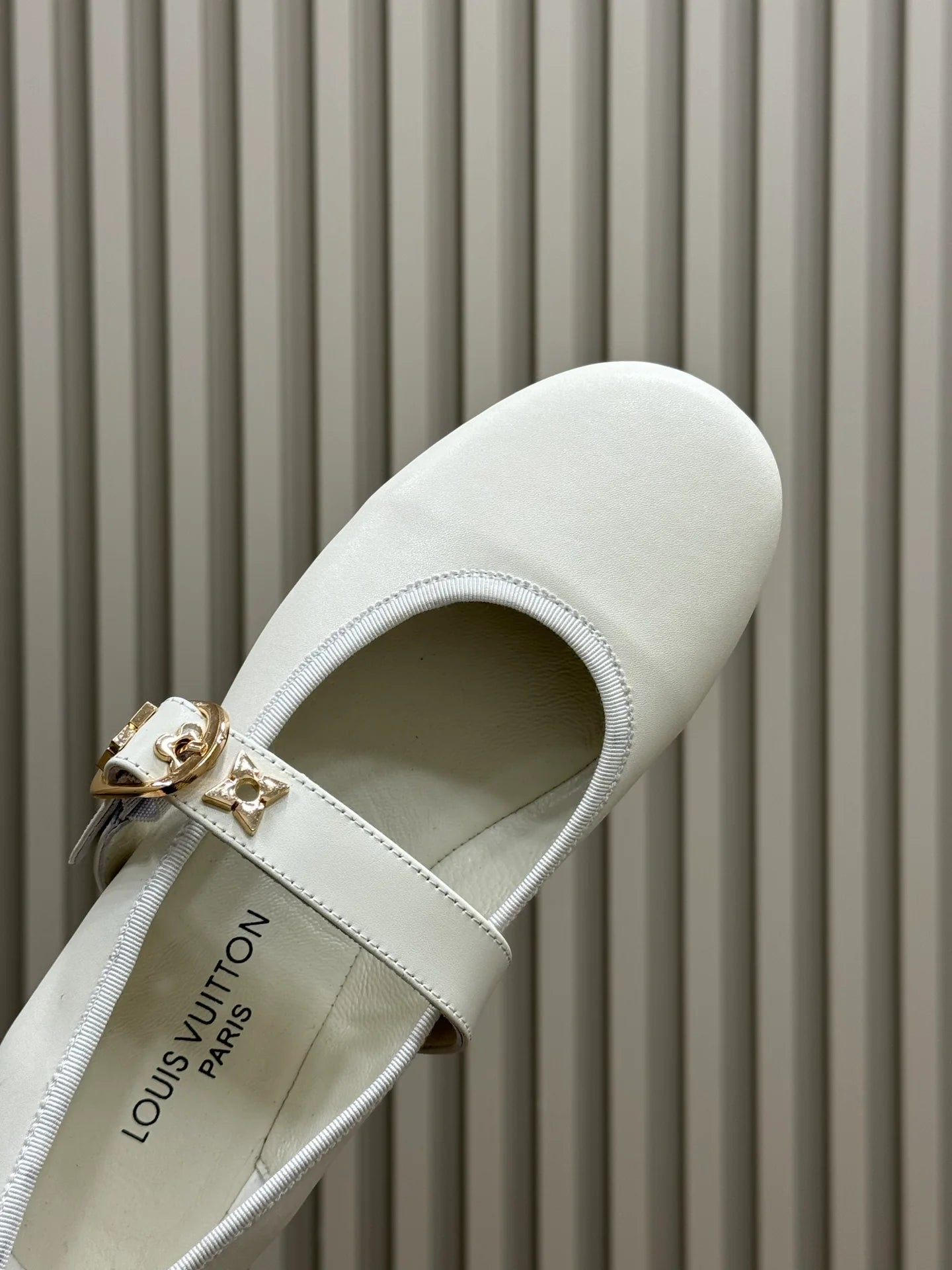 LV SNEAKER